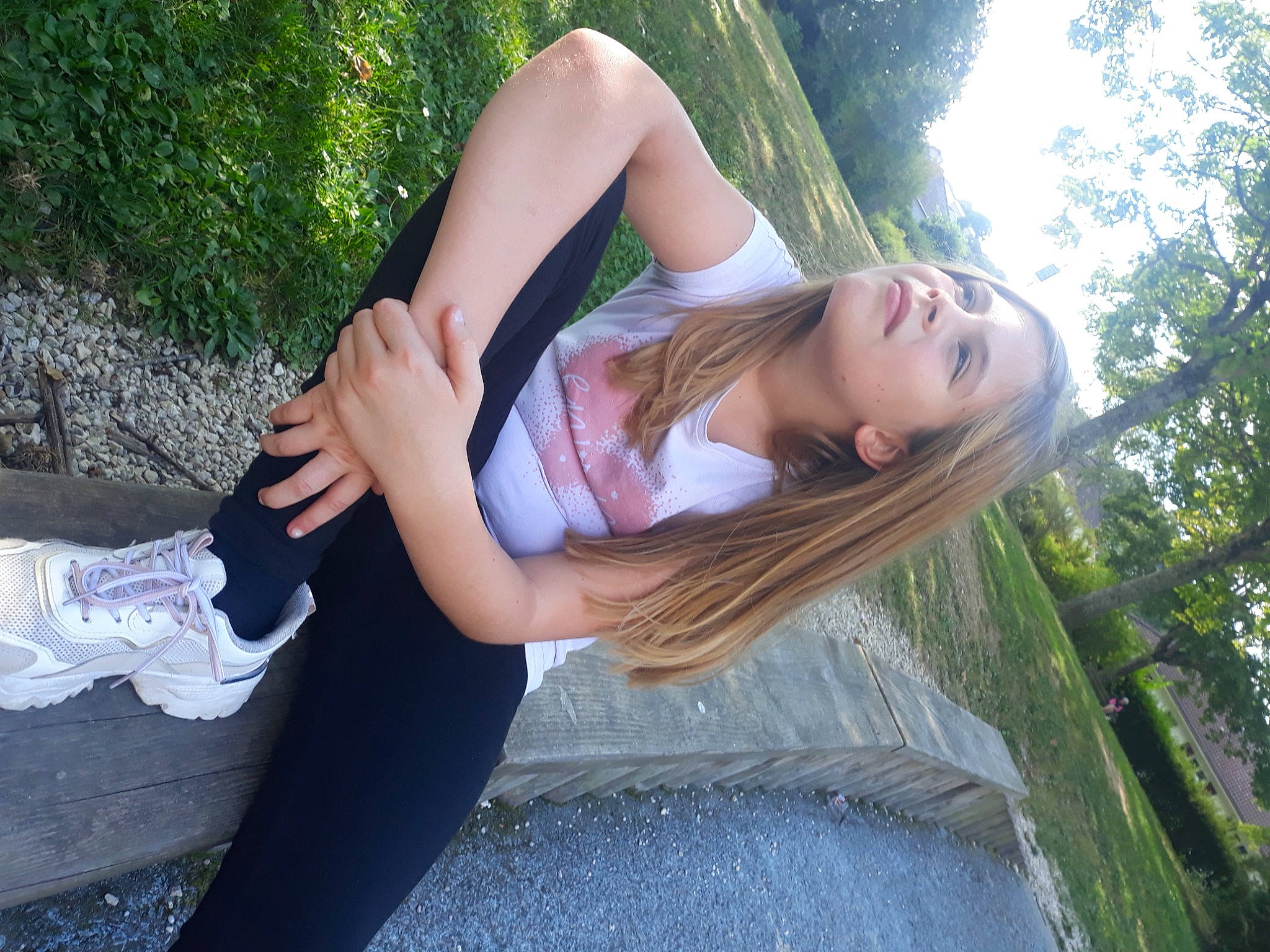 Cléo participe au concours pour gagner de l'argent avec cette photo : arm, black_hair, cool, dress, flash_photography, grass, hand, happy, knee, leg, people_in_nature, person, plant, street_fashion, summer, sunlight, thigh, tree, trunk, waist