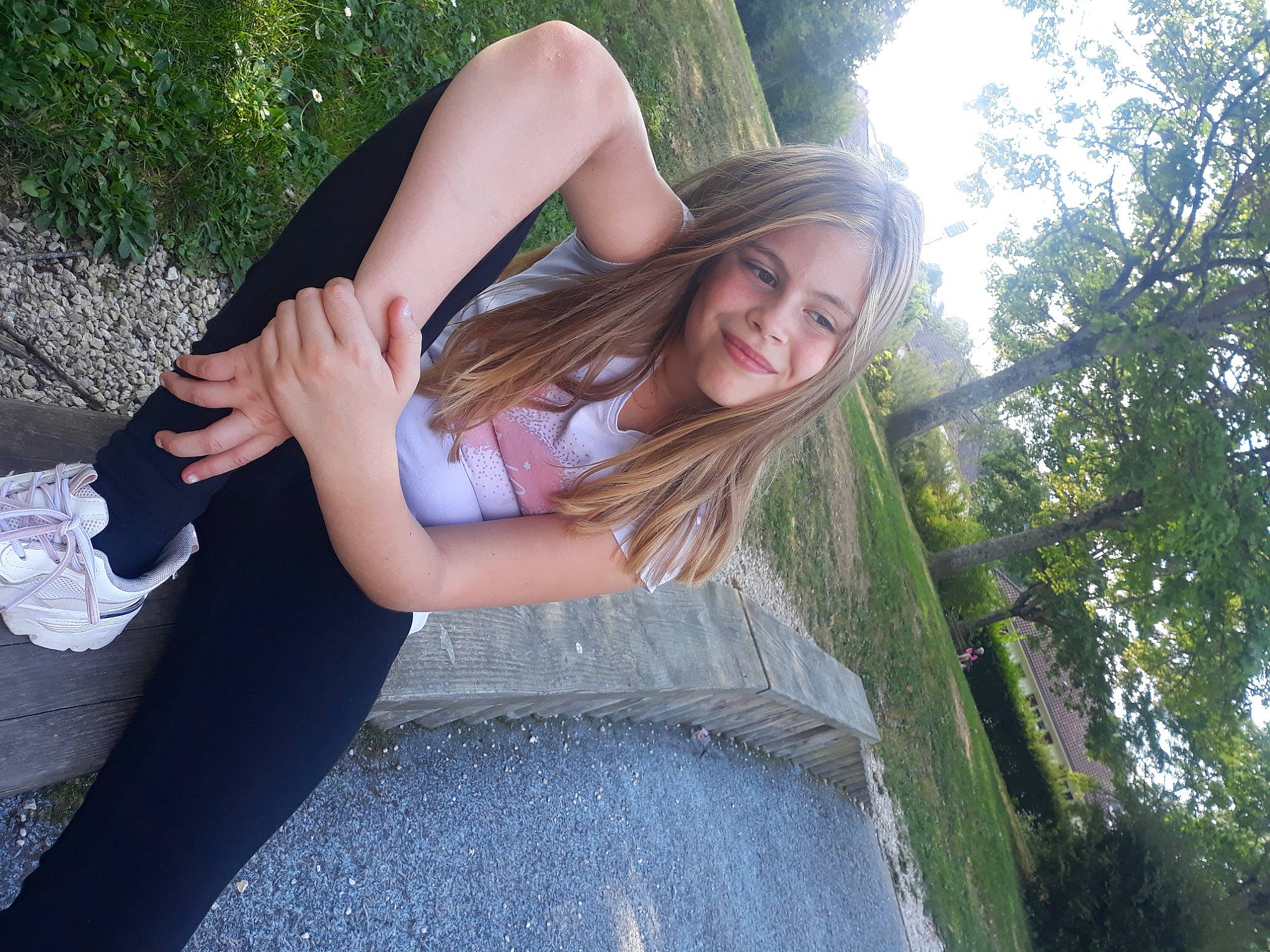 Cléo participe au concours pour gagner de l'argent avec cette photo : black_hair, dress, eye, eyewear, flash_photography, grass, happy, joy, leisure, long_hair, people_in_nature, person, plant, shoulder, smile, street_fashion, sunlight, thigh, tints_and_shades, tree