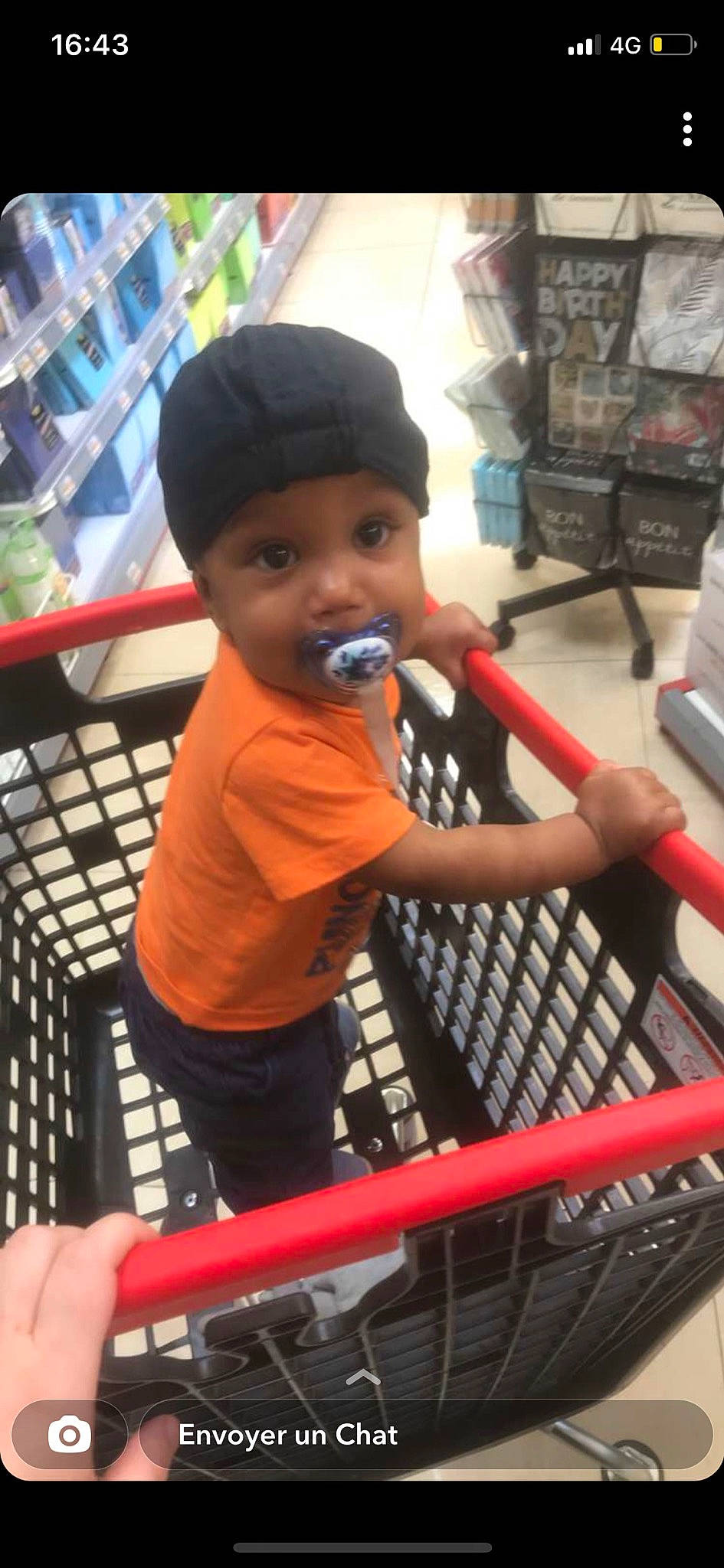 Curtis a rejoint le concours — aidez-le/la à gagner de superbes lots ! baseball_cap, cap, cart, child, fun, hat, headwear, leisure, microphone, person, recreation, retail, shopping, shopping_cart, shorts, sitting, snapshot, standing, t_shirt, tire