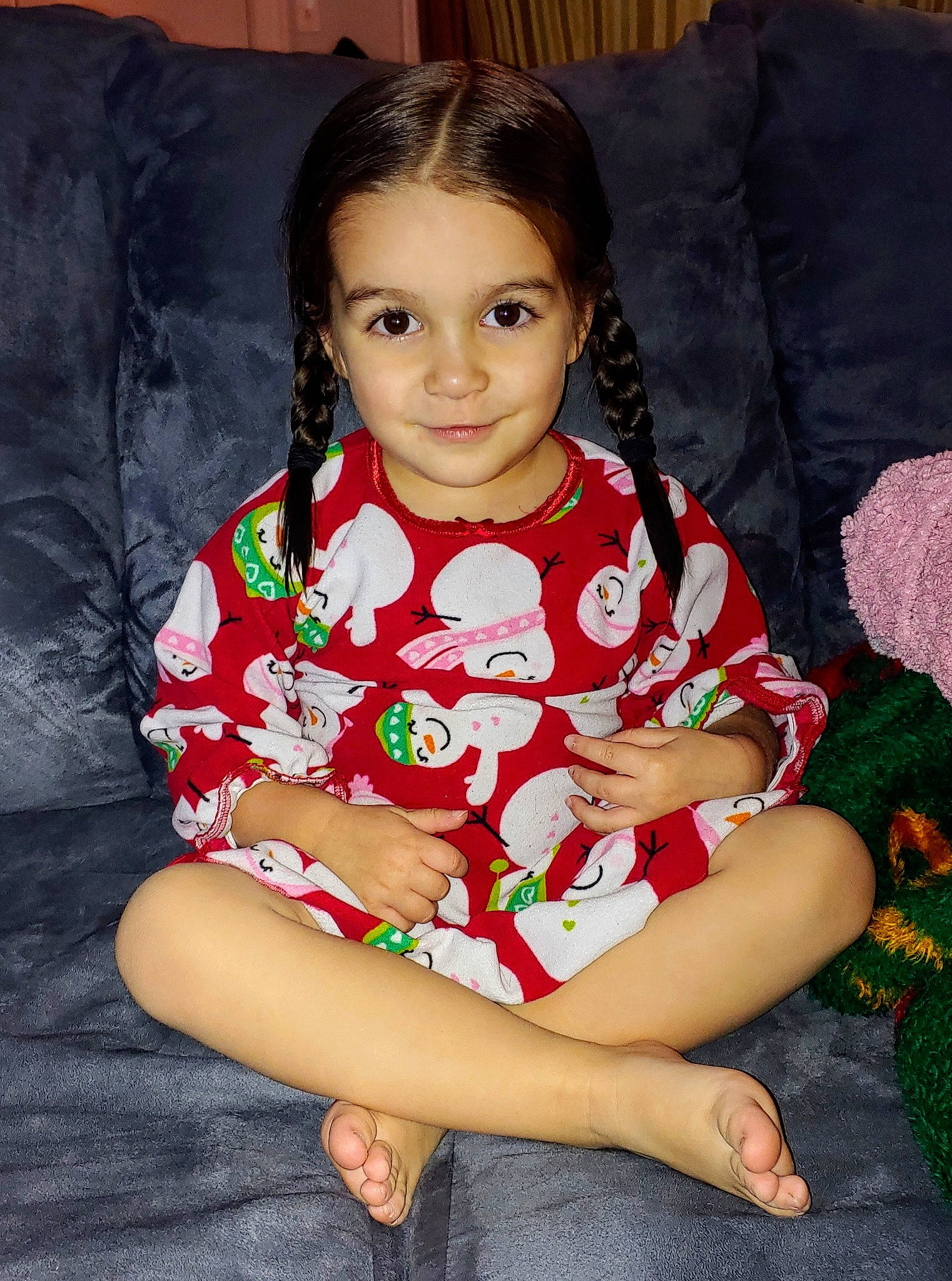 Navi is registered to the contest to win money with this photo: baby_toddler_clothing, cheek, eye, finger, hair, hairstyle, happy, head, human_body, iris, joy, lap, leg, mammal, person, pink, skin, sleeve, smile, thigh