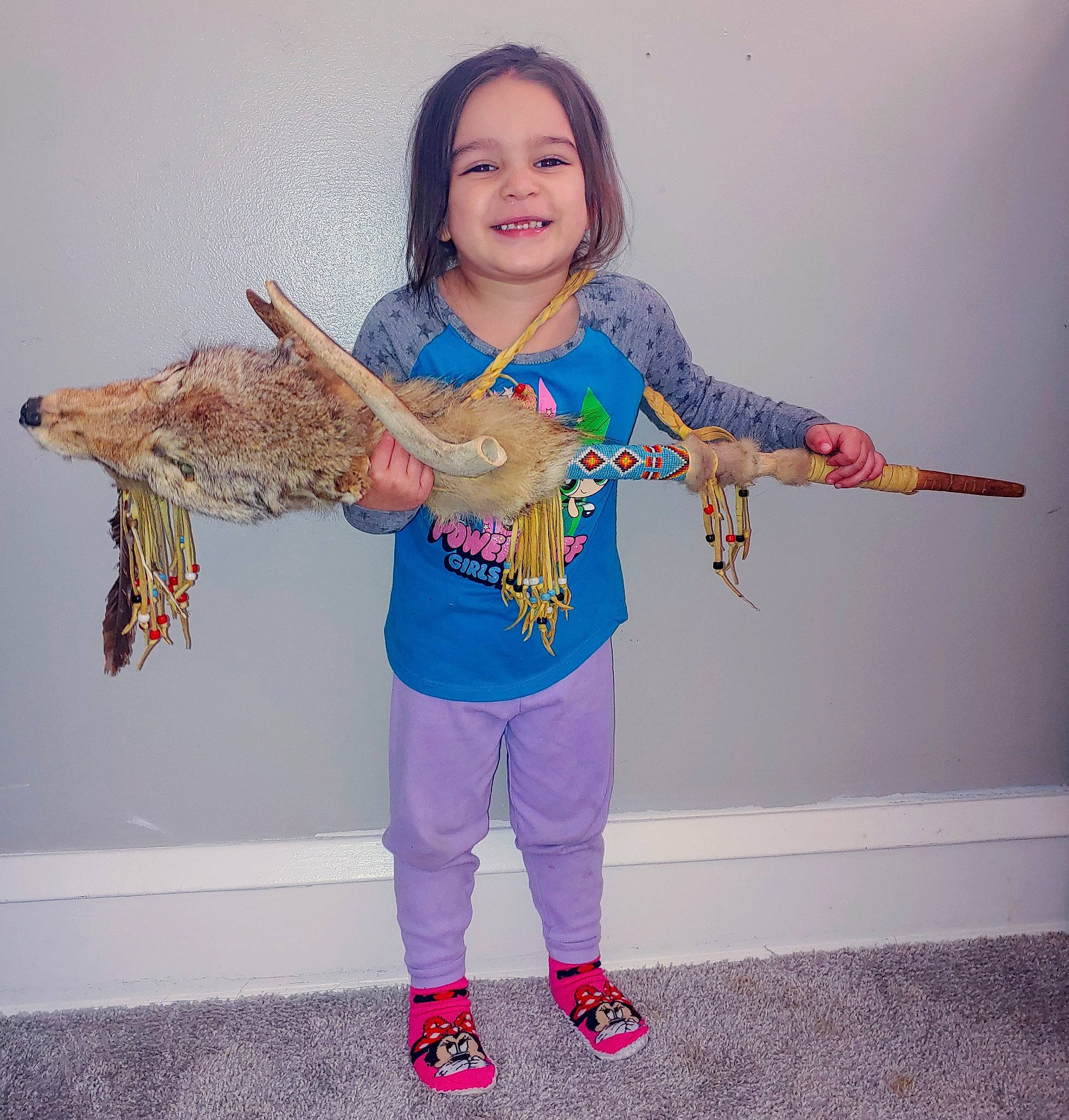 Navi is registered to the contest to win money with this photo: alligator, child, crocodile, crocodilia, electric_blue, fish, fun, gesture, happy, joint, joy, nile_crocodile, organ, pattern, person, reptile, seafood, sleeve, smile, t_shirt