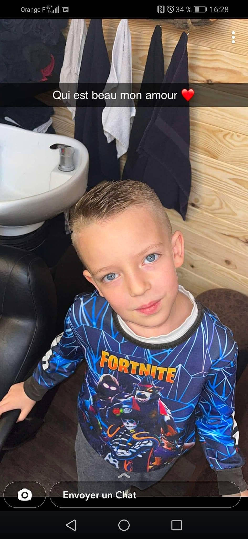 Thiago participe au concours pour gagner de l'argent avec cette photo : auto_part, automotive_tire, automotive_wheel_system, buzz_cut, car_seat, chair, child, cool, crew_cut, electric_blue, face, flash_photography, fun, hairstyle, happy, jaw, joy, luxury_vehicle, person, sitting