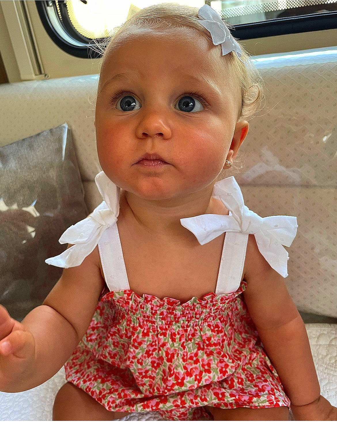 Djayne participe au concours pour gagner de l'argent avec cette photo : baby_toddler_clothing, cheek, dress, ear, eye, eyebrow, eyelash, face, gesture, hair, hairstyle, happy, head, lip, mouth, neck, nose, person, skin, sleeve