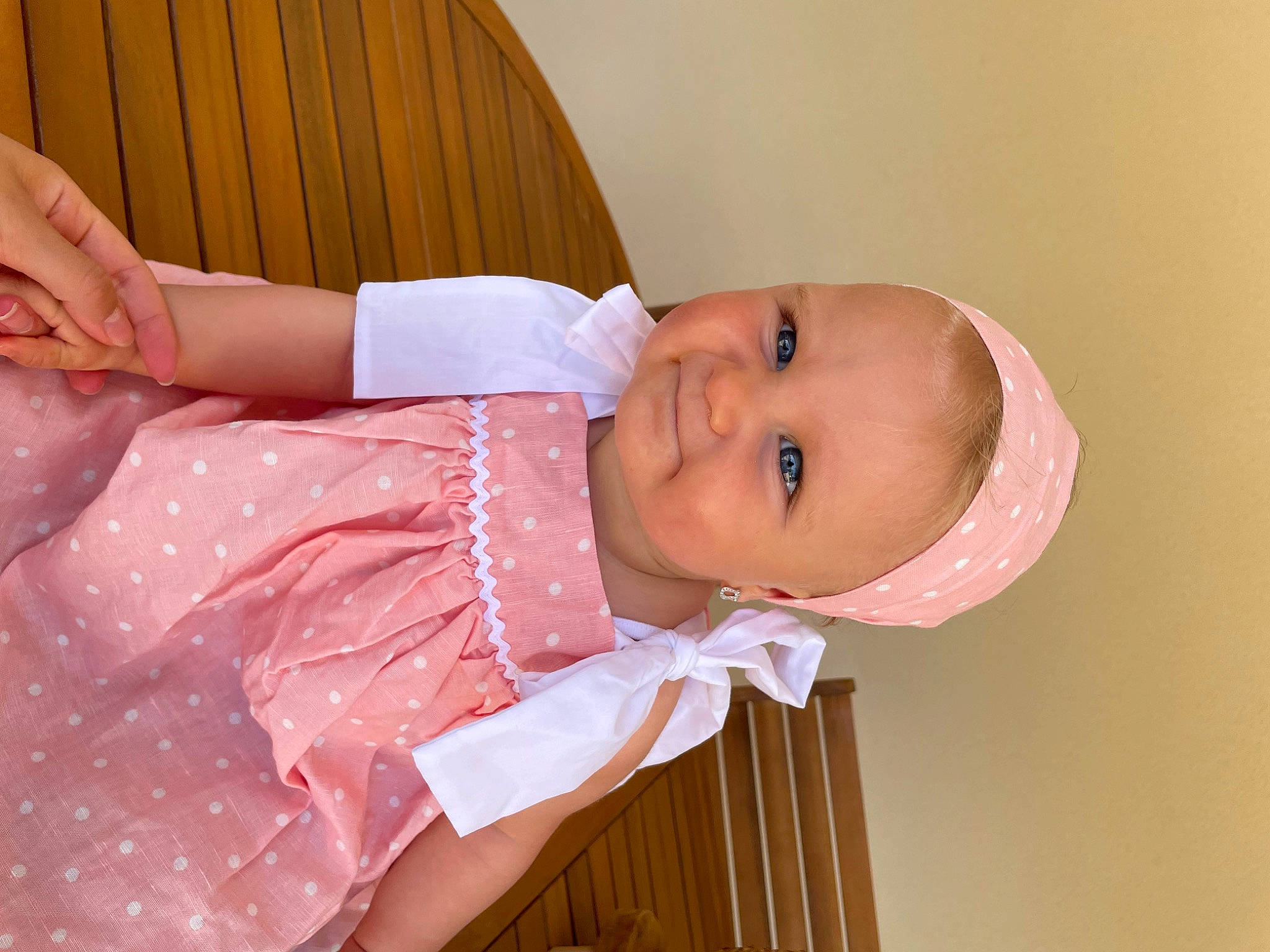 Djayne participe au concours pour gagner de l'argent avec cette photo : baby, baby_products, baby_safety, baby_toddler_clothing, child, dress, event, eye, happy, hat, human_body, iris, pattern, person, pink, product, room, skin, sleeve, smile