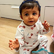 Tenessy participe au concours pour gagner de l'argent avec cette photo : toddler, child, pajamas, headband, floor, plastic_bag, indoor, person, cute, curious, sitting, wooden_floor, clothing, face, hand, young_child, home, expression, playful, baby