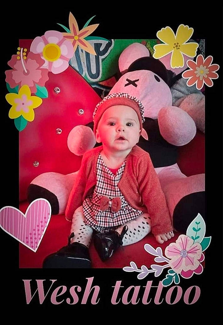 Luna a rejoint le concours — aidez-le/la à gagner de superbes lots ! art, baby, baby_toddler_clothing, beauty, cap, costume_hat, design, event, flower, font, happy, headwear, magenta, party_supply, pattern, person, petal, pink, poster, product