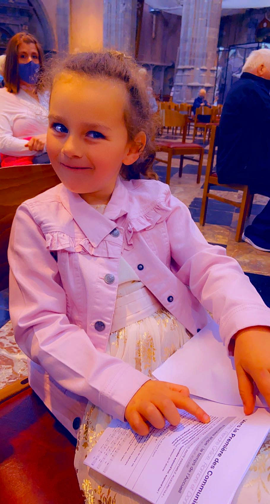 Thalia participe au concours pour gagner de l'argent avec cette photo : button, chair, child, event, facial_expression, fashion, fashion_design, flooring, fun, happy, joy, kindergarten, leisure, person, play, room, sitting, skin, sleeve, smile
