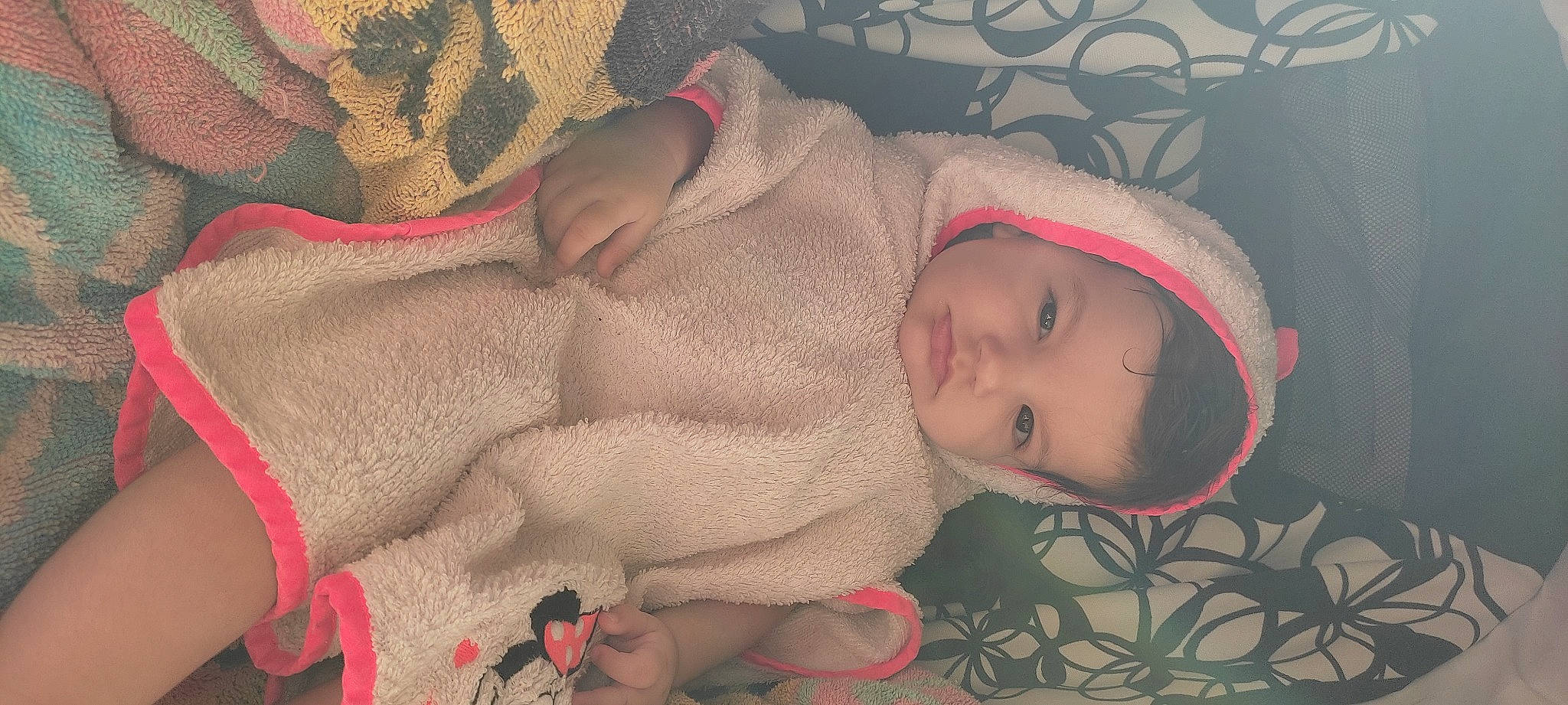 Ilyana a rejoint le concours — aidez-le/la à gagner de superbes lots ! baby, baby_products, baby_toddler_clothing, bedtime, carmine, cheek, child, comfort, eye, fun, lap, linens, mouth, nose, pattern, person, room, skin, smile, toddler