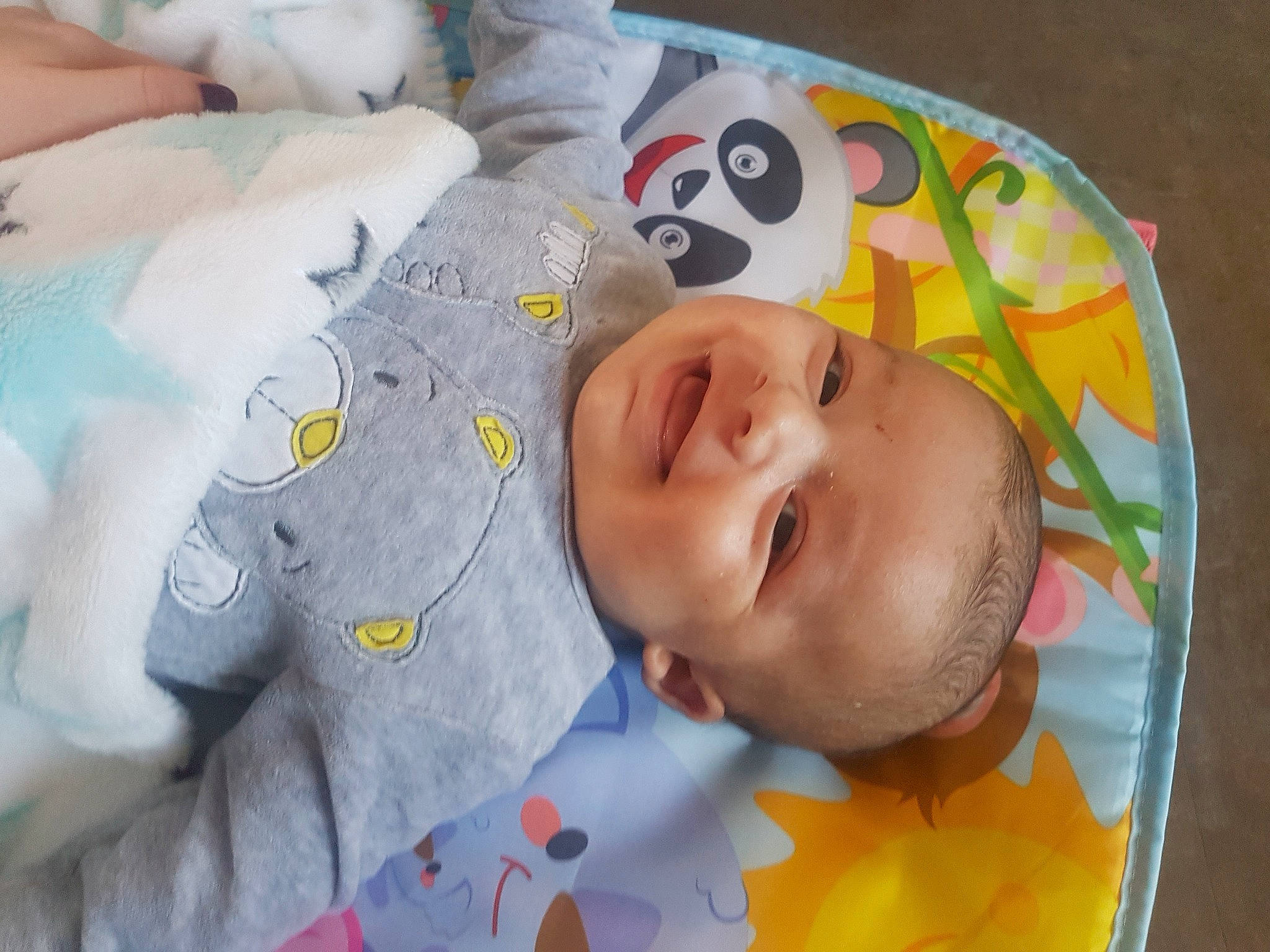 Yanis a rejoint le concours — aidez-le/la à gagner de superbes lots ! baby, baby_products, bedtime, blanket, child, nap, person, product, toddler