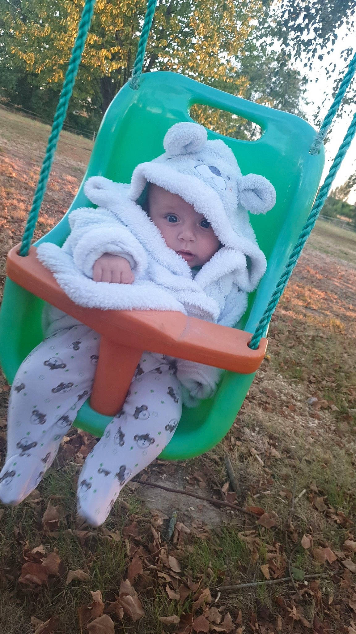 Kaïs a rejoint le concours — aidez-le/la à gagner de superbes lots ! baby, baby_products, child, green, headwear, outdoor_play_equipment, person, play, product, swing, toddler