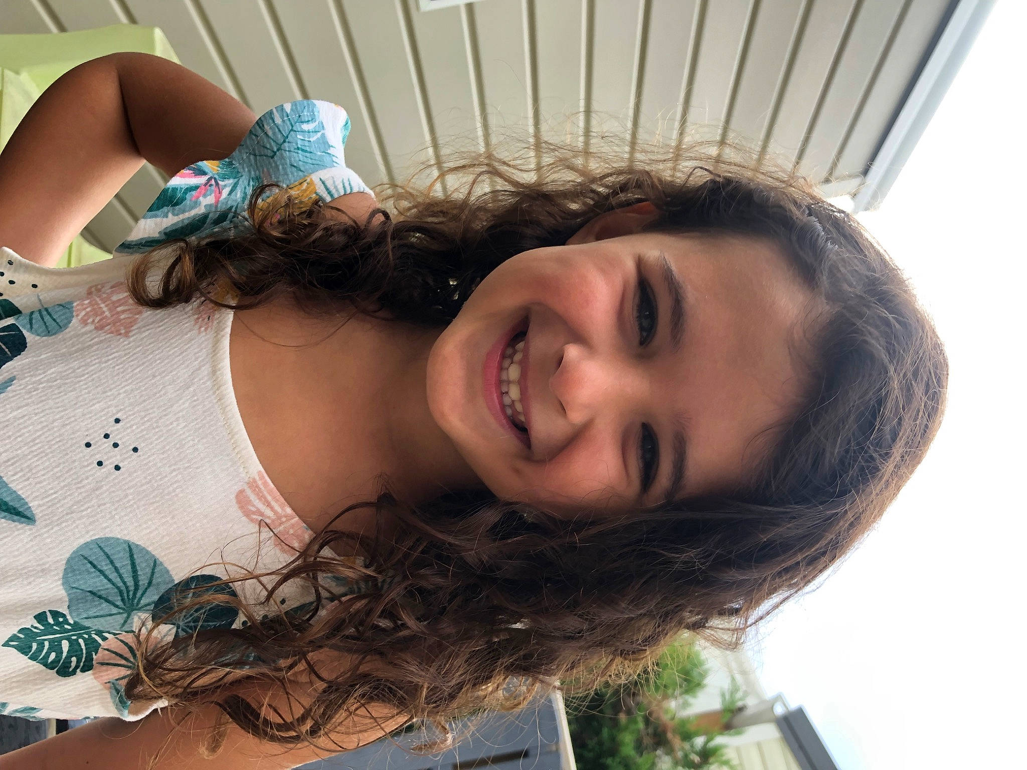 Mila participe au concours pour gagner de l'argent avec cette photo : black_hair, chin, cool, eye, eyebrow, eyelash, face, facial_expression, hair, happy, iris, joy, lip, long_hair, mouth, neck, organ, person, shoulder, skin