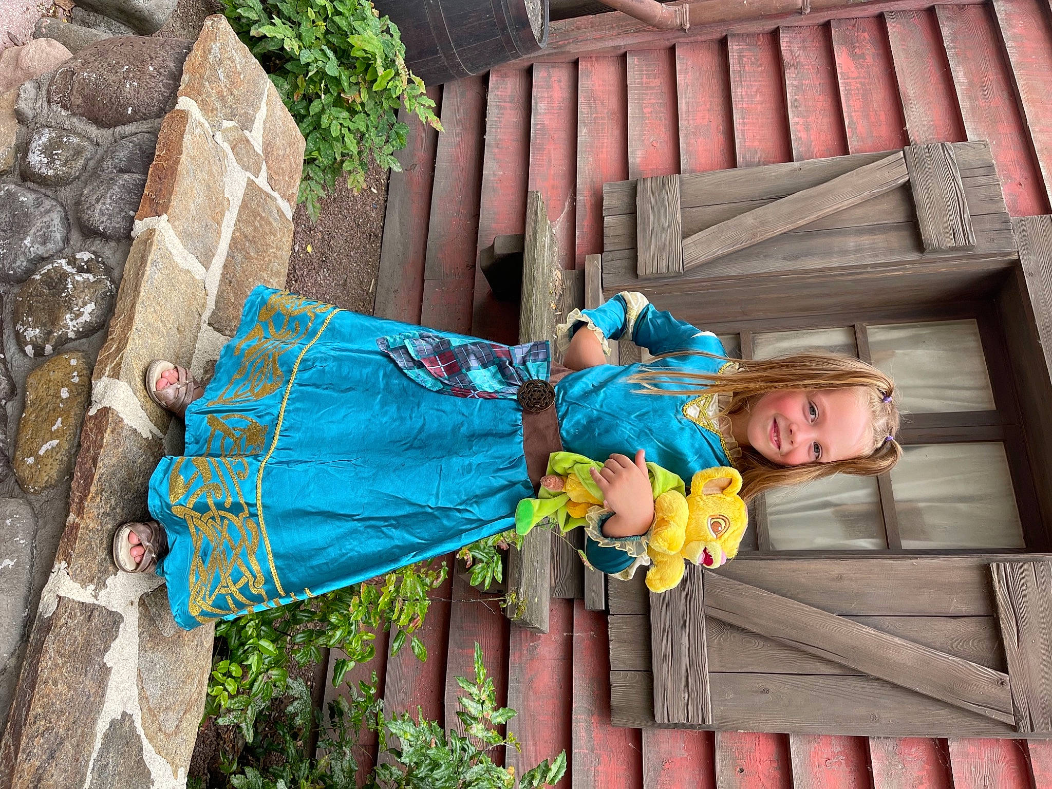 Léa a rejoint le concours — aidez-le/la à gagner de superbes lots ! beauty, child, electric_blue, fun, happy, joy, leaf, leisure, pattern, people_in_nature, person, photograph, plant, sitting, street_fashion, textile, tourism, travel, tree, vacation