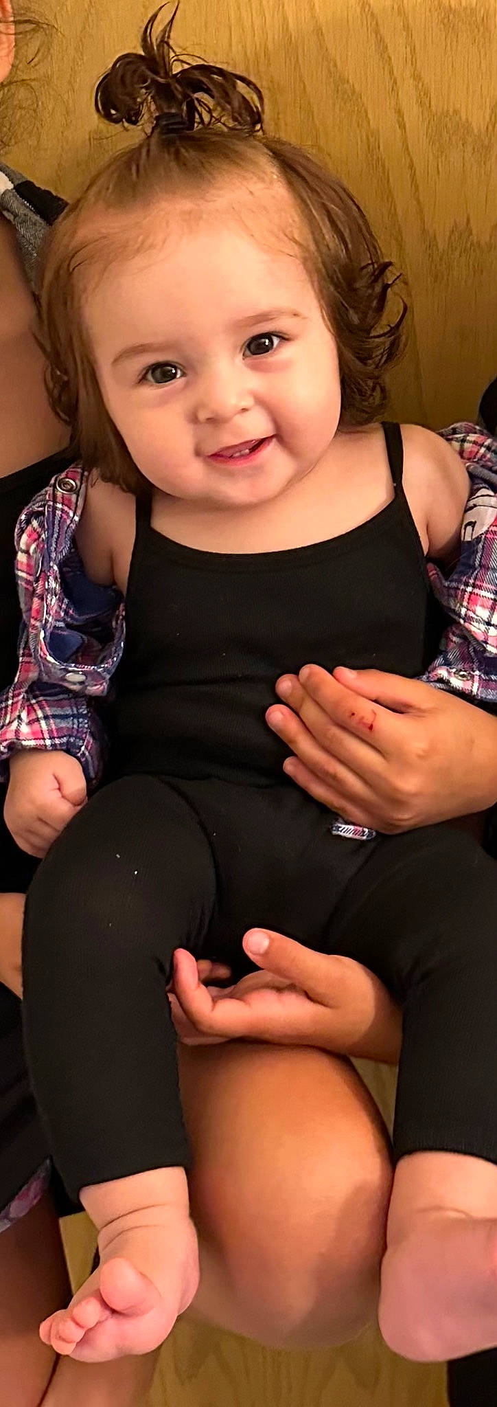 Emilia is registered to the contest to win money with this photo: baby_toddler_clothing, black, cheek, clothing, elbow, finger, gesture, hand, happy, joint, nail, person, skin, sleeve, smile, t_shirt, thigh, thumb, toddler, trunk