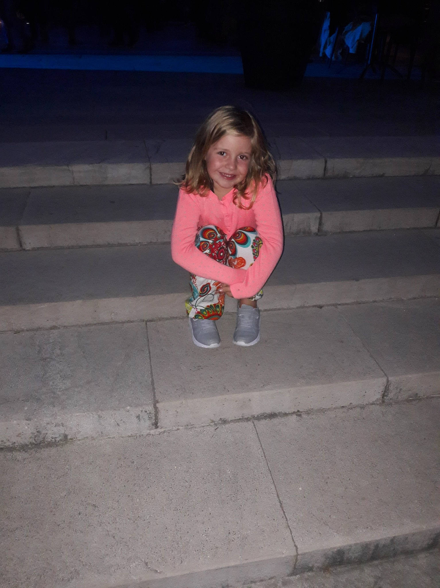 Éloane a rejoint le concours — aidez-le/la à gagner de superbes lots ! child, cool, day, fun, girl, human, human_body, joy, leg, light, person, photograph, pink, red, sitting, smile, snapshot, standing, vacation, vertebrate