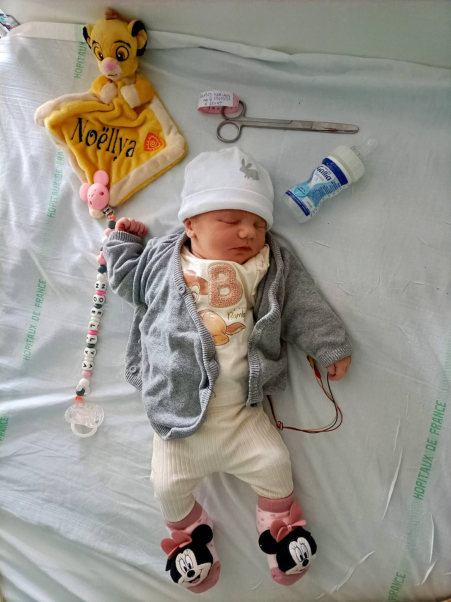 Noëllya participe au concours pour gagner de l'argent avec cette photo : baby, baby_products, baby_toddler_clothing, cap, child, comfort, font, fun, fur, happy, hat, headgear, headwear, hoodie, linens, pattern, person, room, sleeve, textile