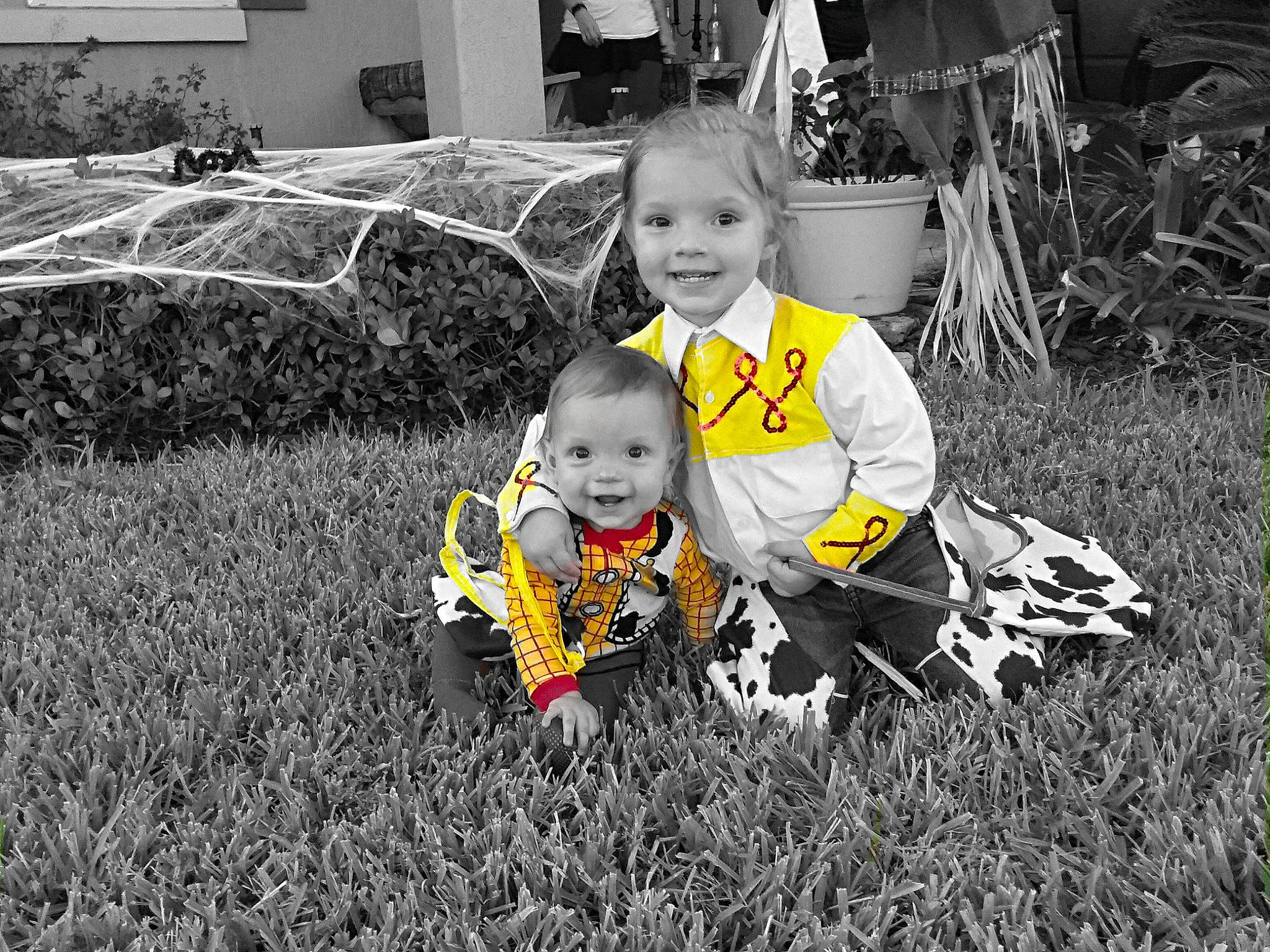 Catherine is registered to the contest to win money with this photo: black_and_white, child, family, fun, grass, infant, joy, people, person, photograph, photography, plant, recreation, toddler, tree, yellow