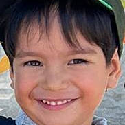 Marcelo a rejoint le concours — aidez-le/la à gagner de superbes lots ! child, boy, smiling, face, cap, hat, dark_hair, outdoor, casual_clothing, portrait, happy, young, cute, kid, headwear, toddler, closeup, youth, cheerful, friendly