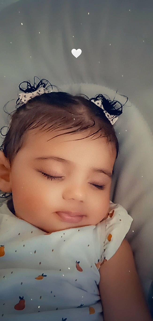 Alina a rejoint le concours — aidez-le/la à gagner de superbes lots ! baby, baby_toddler_clothing, cheek, chin, ear, eye, eyebrow, eyelash, finger, forehead, happy, iris, lip, mouth, neck, nose, person, pink, skin, sleeve