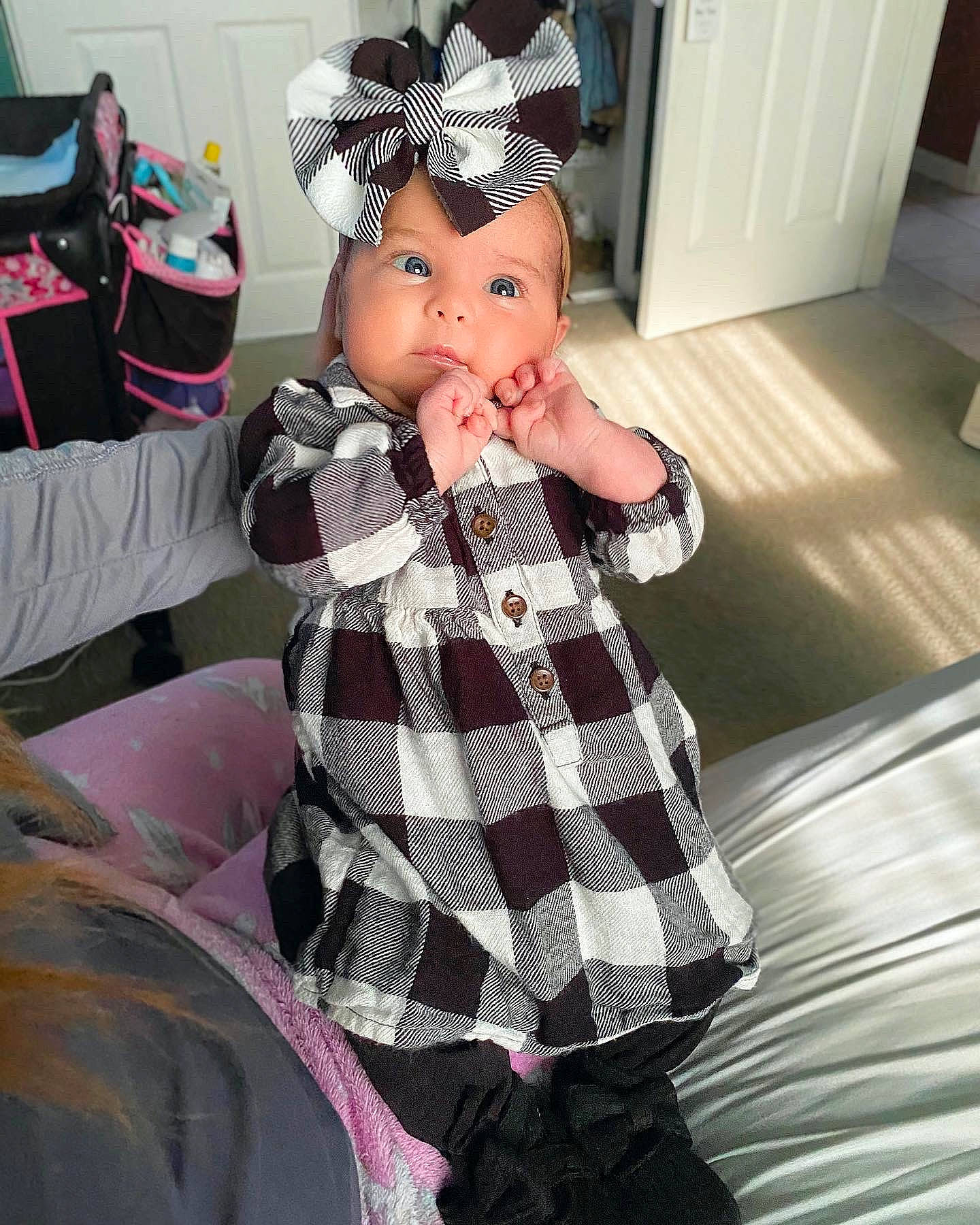 Clementine is registered to the contest to win money with this photo: baby, baby_toddler_clothing, costume_accessory, door, hair_accessory, headband, headpiece, pattern, person, plaid