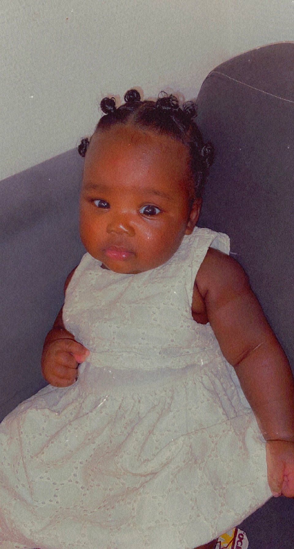 Kaïly a rejoint le concours — aidez-le/la à gagner de superbes lots ! arm, cheek, chin, dress, ear, eye, eyelash, facial_expression, hair, hairstyle, hand, head, human_body, joint, lip, neck, nose, organ, person, shoulder