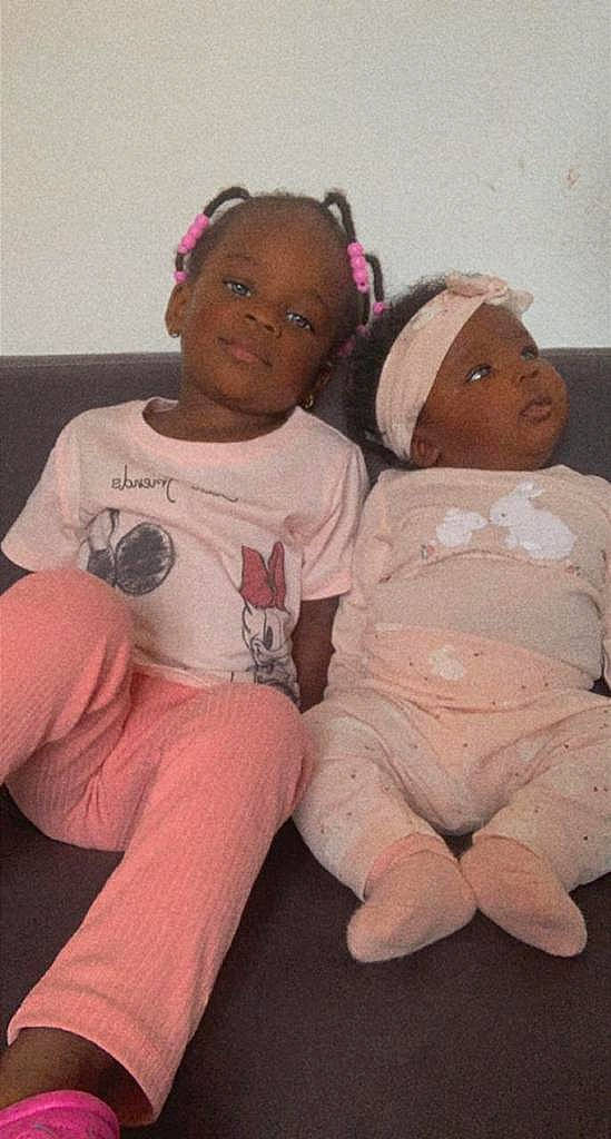 Kaïly participe au concours pour gagner de l'argent avec cette photo : baby, baby_toddler_clothing, cheek, chin, comfort, eye, facial_expression, fun, hat, head, headwear, human_body, lap, mammal, mouth, nose, people, person, pink, skin