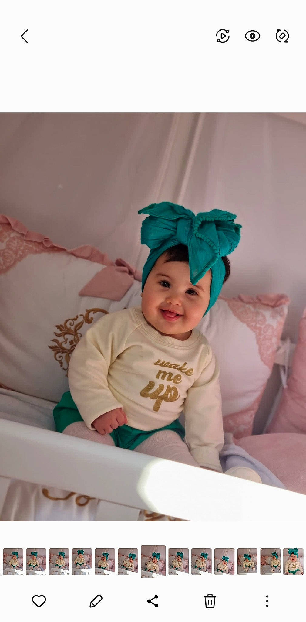 Joudya a rejoint le concours — aidez-le/la à gagner de superbes lots ! baby, baby_toddler_clothing, chair, child, comfort, couch, event, fun, happy, headwear, joy, laugh, leisure, linens, magenta, person, room, sitting, sleeve, smile