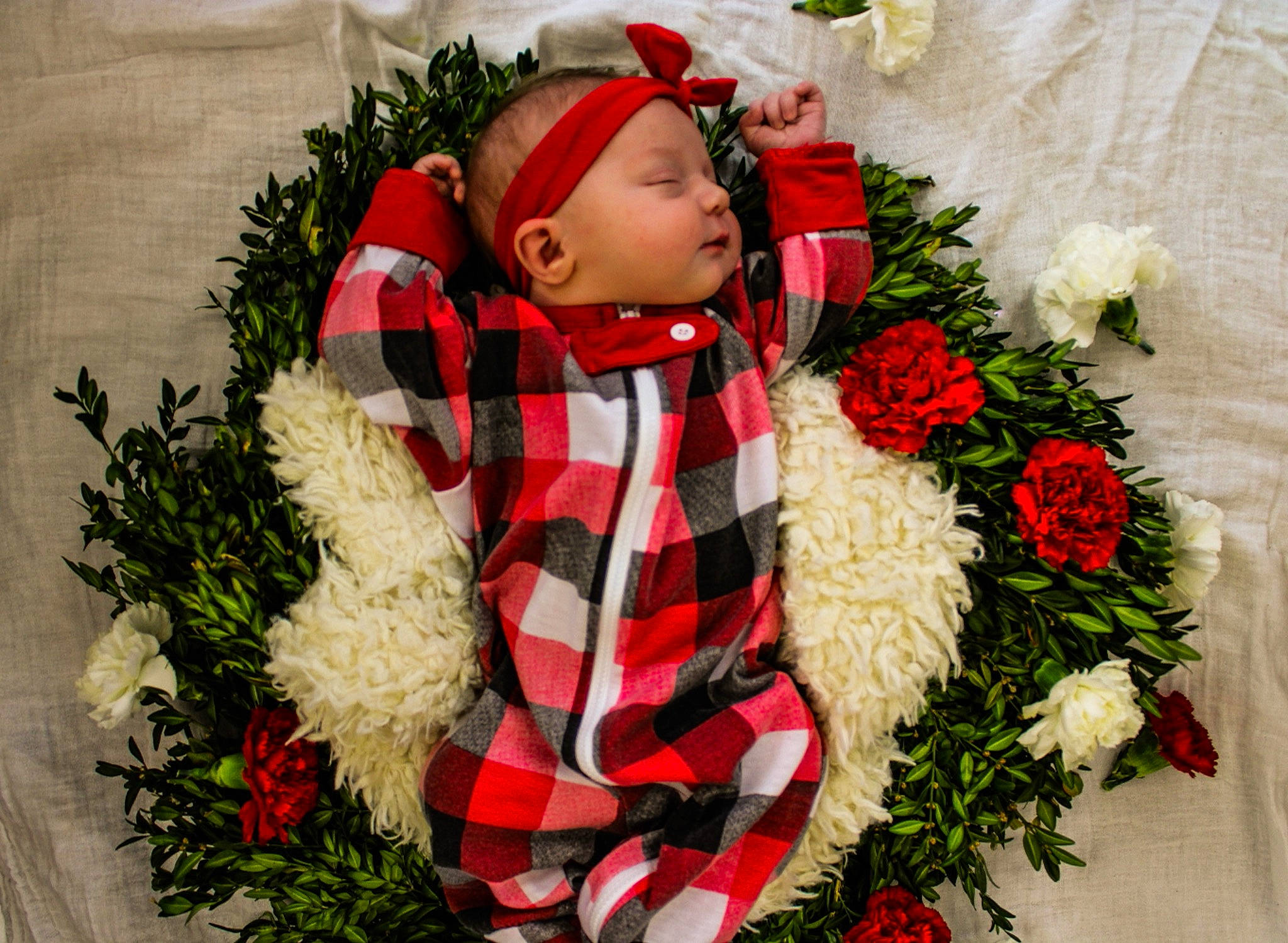 Amiah is registered to the contest to win money with this photo: artificial_flower, baby, baby_toddler_clothing, bouquet, christmas, christmas_eve, costume_accessory, cut_flowers, fictional_character, floral_design, floristry, flower, flower_arranging, headwear, holiday, person, petal, red, rose, rose_family