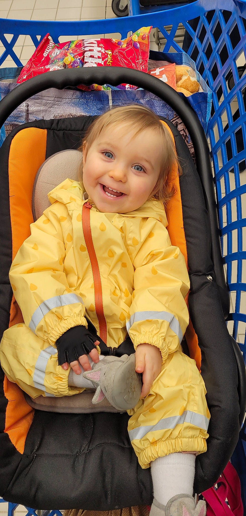 Maylee participe au concours pour gagner de l'argent avec cette photo : baby, baby_carriage, baby_products, baby_toddler_clothing, blue, car_seat, cheek, child, comfort, face, facial_expression, fun, happy, joy, person, product, sitting, skin, smile, thumb