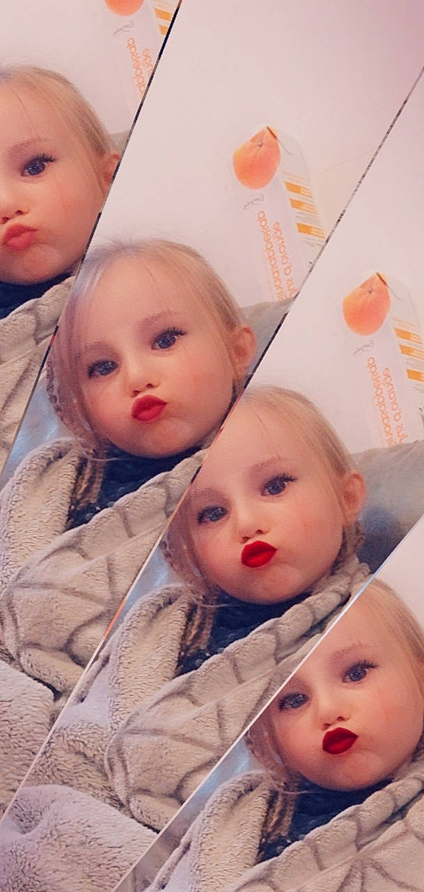 Davina a rejoint le concours — aidez-le/la à gagner de superbes lots ! baby, blond, cheek, child, chin, eye, eyebrow, eyelash, face, hairstyle, happy, head, iris, lip, nose, organ, person, product, skin, toddler