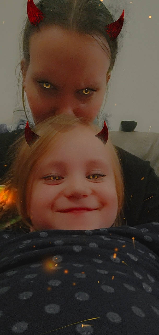 Davina a rejoint le concours — aidez-le/la à gagner de superbes lots ! cheek, chin, ear, eye, eyebrow, eyelash, facial_expression, forehead, gesture, hair, happy, head, human_body, iris, joy, lip, mouth, neck, nose, person