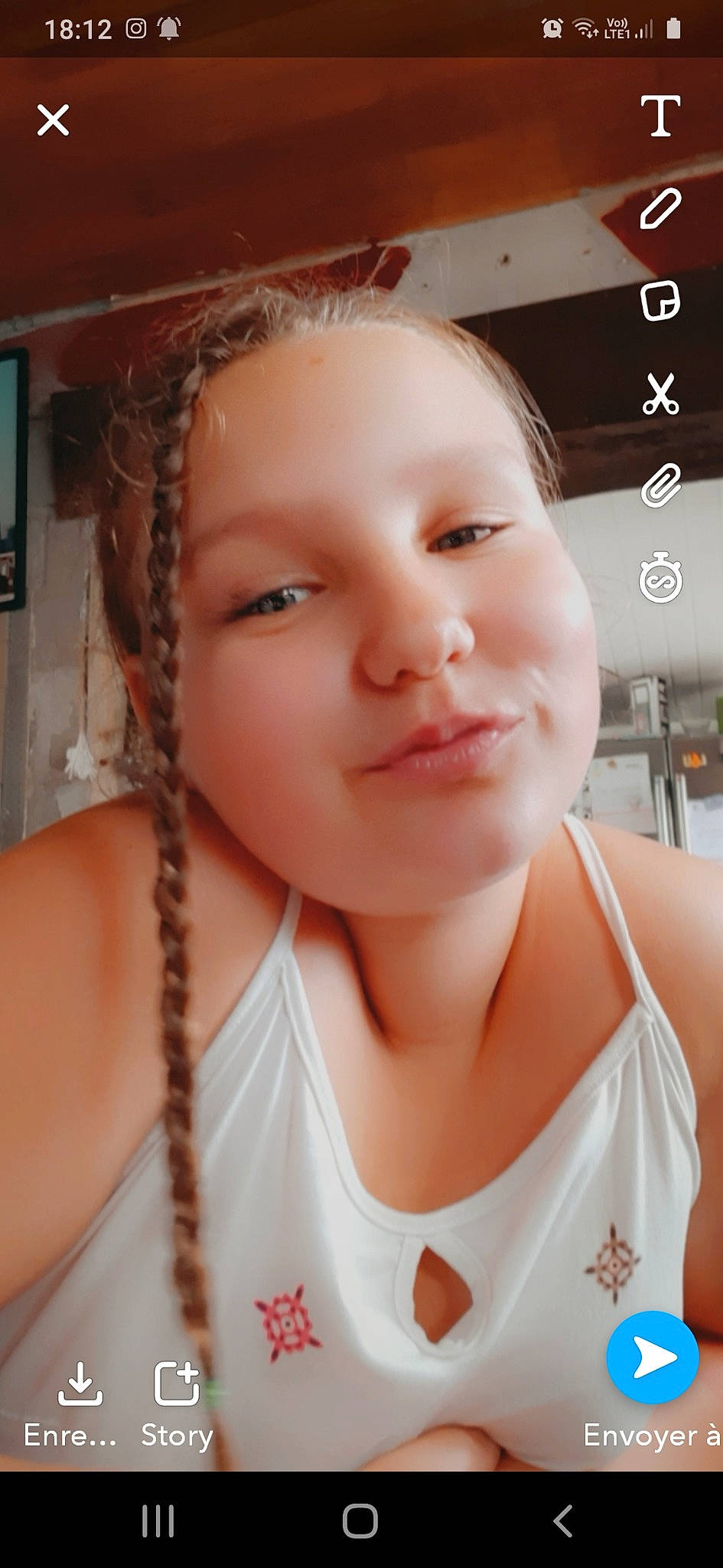 Lara participe au concours pour gagner de l'argent avec cette photo : active_tank, beauty, braid, cheek, chin, dreadlocks, eye, eyebrow, eyelash, forehead, hairstyle, jaw, lip, mouth, organ, person, picture_frame, portrait_photography, selfie, skin