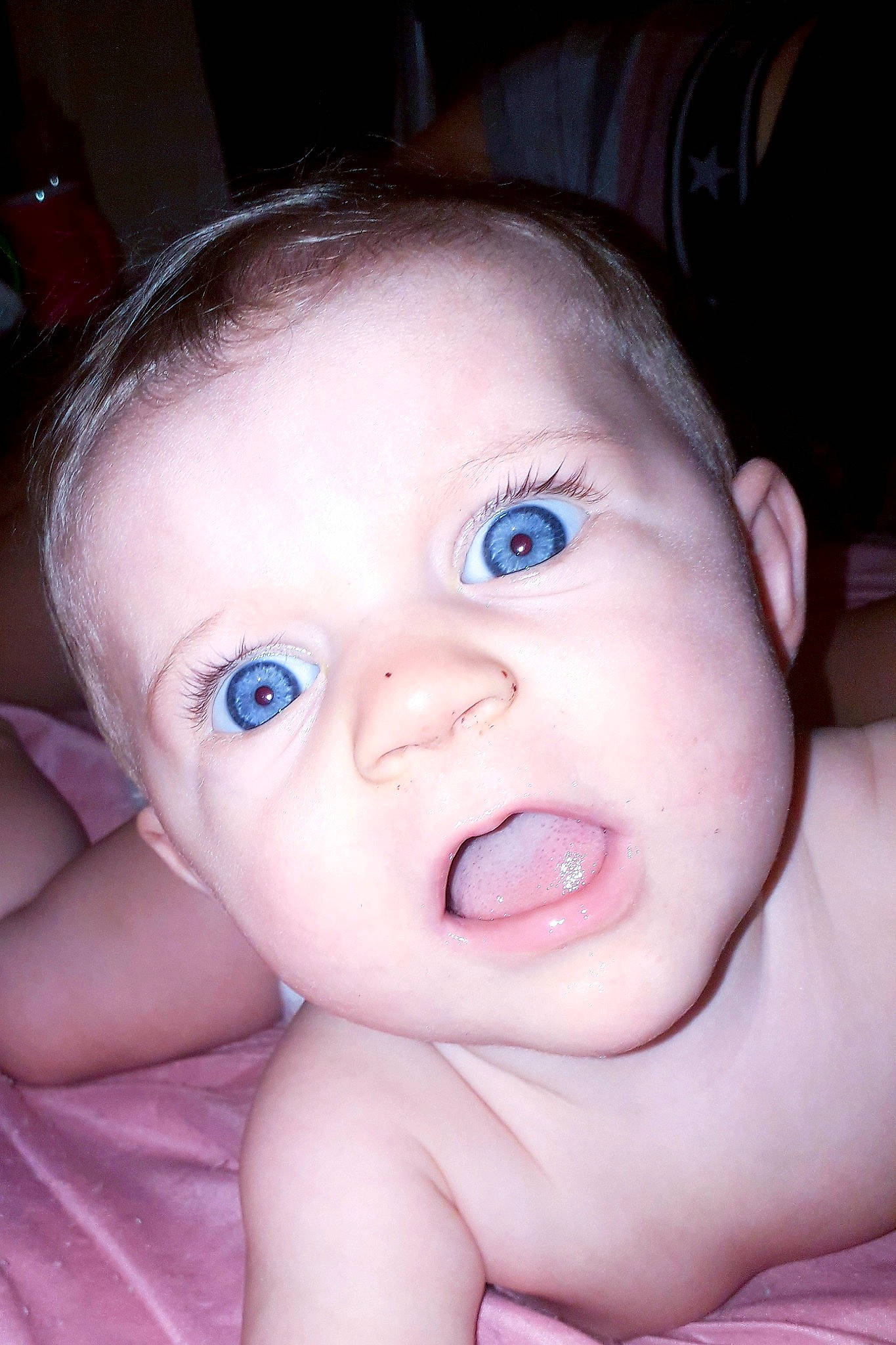 Malya participe au concours pour gagner de l'argent avec cette photo : baby, baby_making_funny_faces, cheek, child, chin, close_up, ear, eye, eyebrow, face, forehead, head, iris, lip, mouth, nose, organ, person, skin, smile