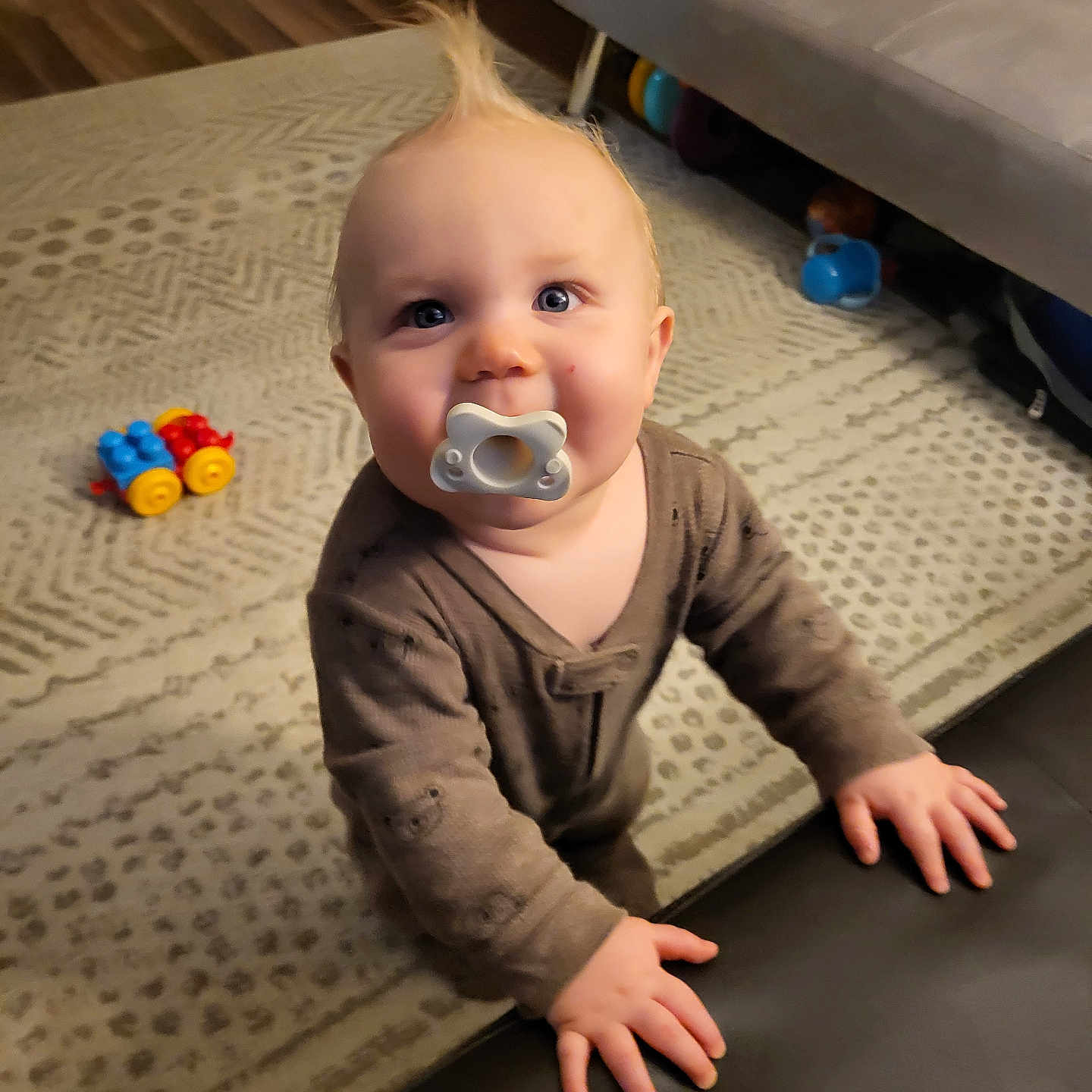 Winston is registered to the contest to win money with this photo: architecture, baby, babycrawling, bodypart, building, couch, crawling, cushion, face, finger, furniture, hand, head, indoors, livingroom, person, photography, portrait, room, sitting