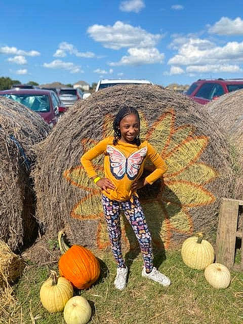 Nyjalah is registered to the contest to win money with this photo: _and_melon_family, _gourd, calabaza, cucumber, cucurbita, fruit, gourd, hay, joy, person, plant, pumpkin, squash, vegetable, winter_squash