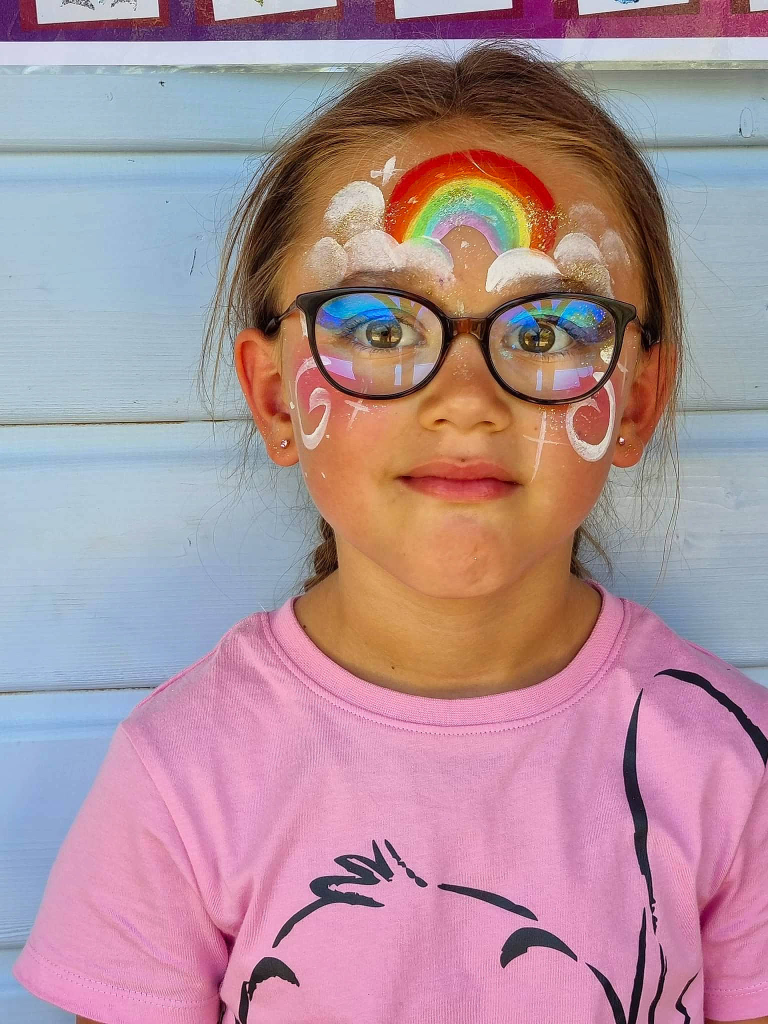 éloïse participe au concours pour gagner de l'argent avec cette photo : azure, chin, cool, electric_blue, eye_glass_accessory, eyebrow, eyewear, face, forehead, fun, glasses, goggles, hairstyle, happy, person, personal_protective_equipment, pink, sleeve, sunglasses, toddler