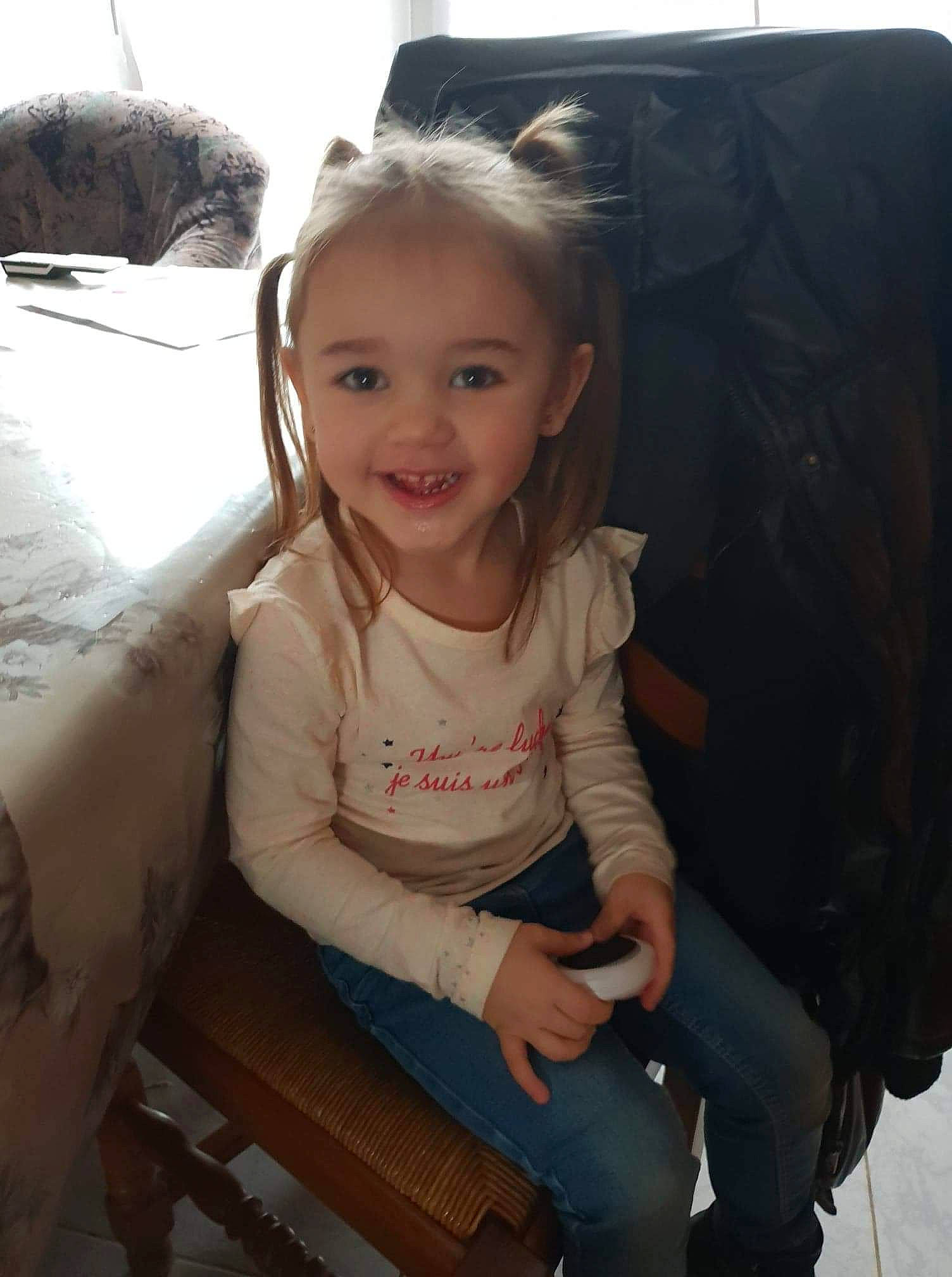 éloïse participe au concours pour gagner de l'argent avec cette photo : blond, child, cool, day, eye, fun, girl, hair, hairstyle, human_hair_color, joy, long_hair, person, product, skin, smile, toddler