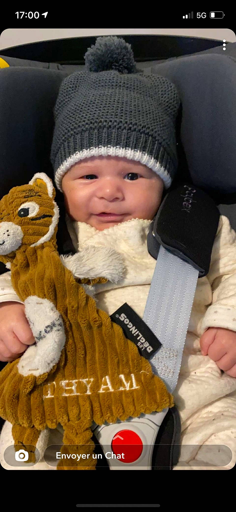 Thyam participe au concours pour gagner de l'argent avec cette photo : baby, baby_toddler_clothing, cap, cheek, comfort, eye, face, facial_expression, finger, gesture, hand, headgear, headwear, human_body, organ, outerwear, person, skin, sleeve, textile