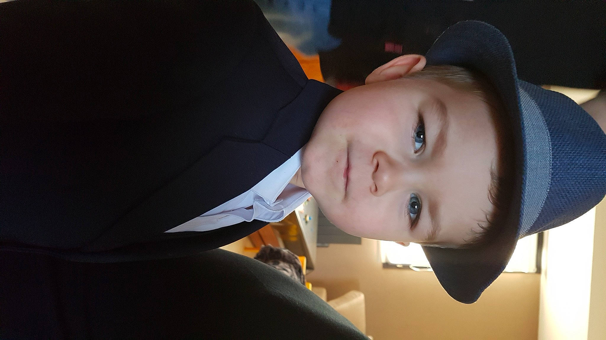 Matthéo a rejoint le concours — aidez-le/la à gagner de superbes lots ! auto_part, cap, dress_shirt, electric_blue, eyebrow, flash_photography, formal_wear, fun, gesture, happy, hat, headgear, lip, nose, person, sky, smile, suit, sun_hat, toddler