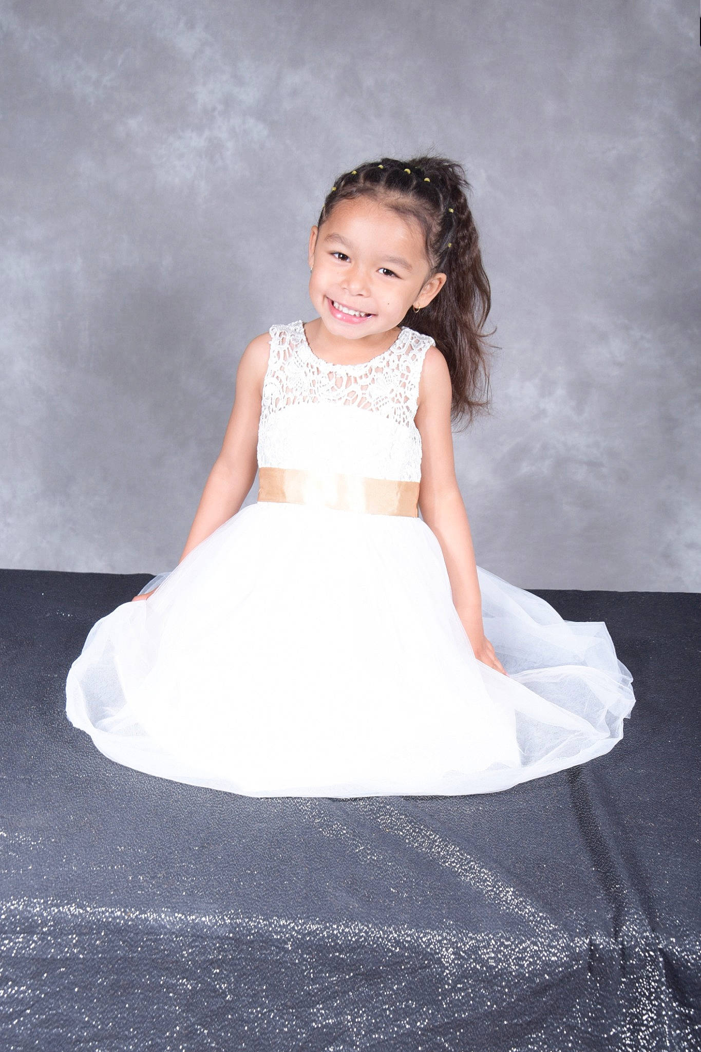 Keysha participe au concours pour gagner de l'argent avec cette photo : arm, bridal_clothing, bridal_party_dress, day_dress, dress, flash_photography, gown, hair, hand, happy, head, human_body, iris, joy, neck, one_piece_garment, person, sleeve, smile, standing