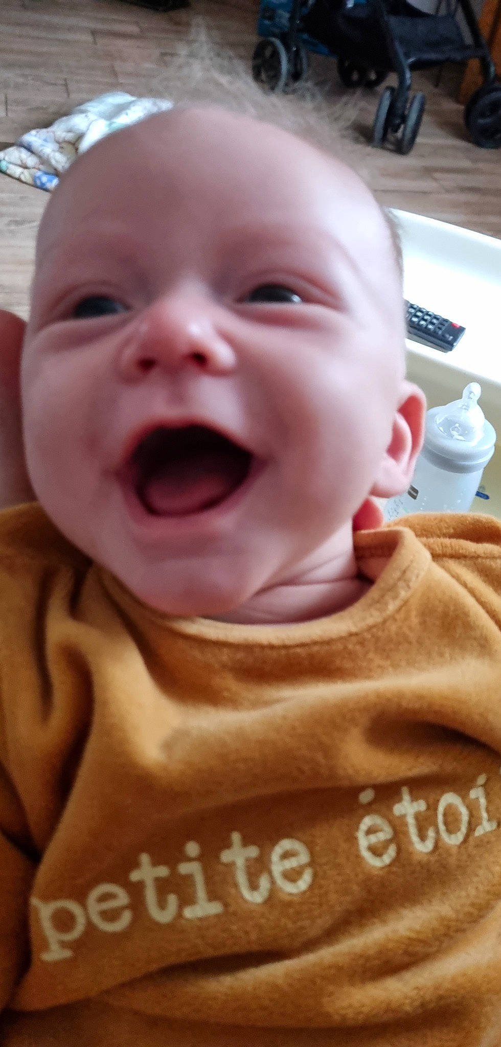 Anthon a rejoint le concours — aidez-le/la à gagner de superbes lots ! cheek, chin, ear, eye, eyebrow, finger, forehead, gesture, happy, human_body, iris, jaw, lip, mouth, neck, nose, person, skin, sleeve, smile