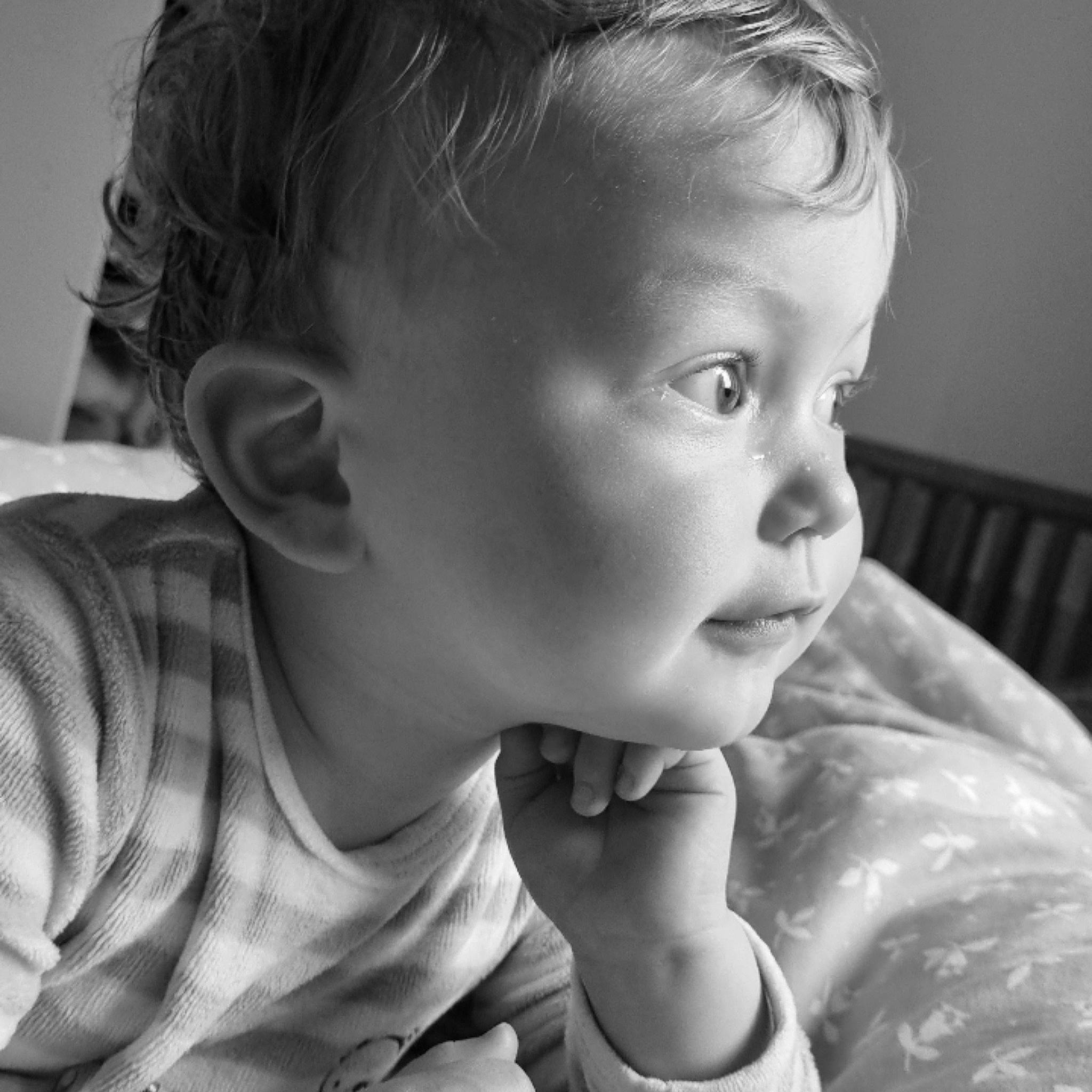 Anthon a rejoint le concours — aidez-le/la à gagner de superbes lots ! black_and_white, cheek, chin, cool, ear, eyelash, flash_photography, gesture, hairstyle, happy, iris, lip, mouth, neck, nose, person, skin, standing, style, toddler