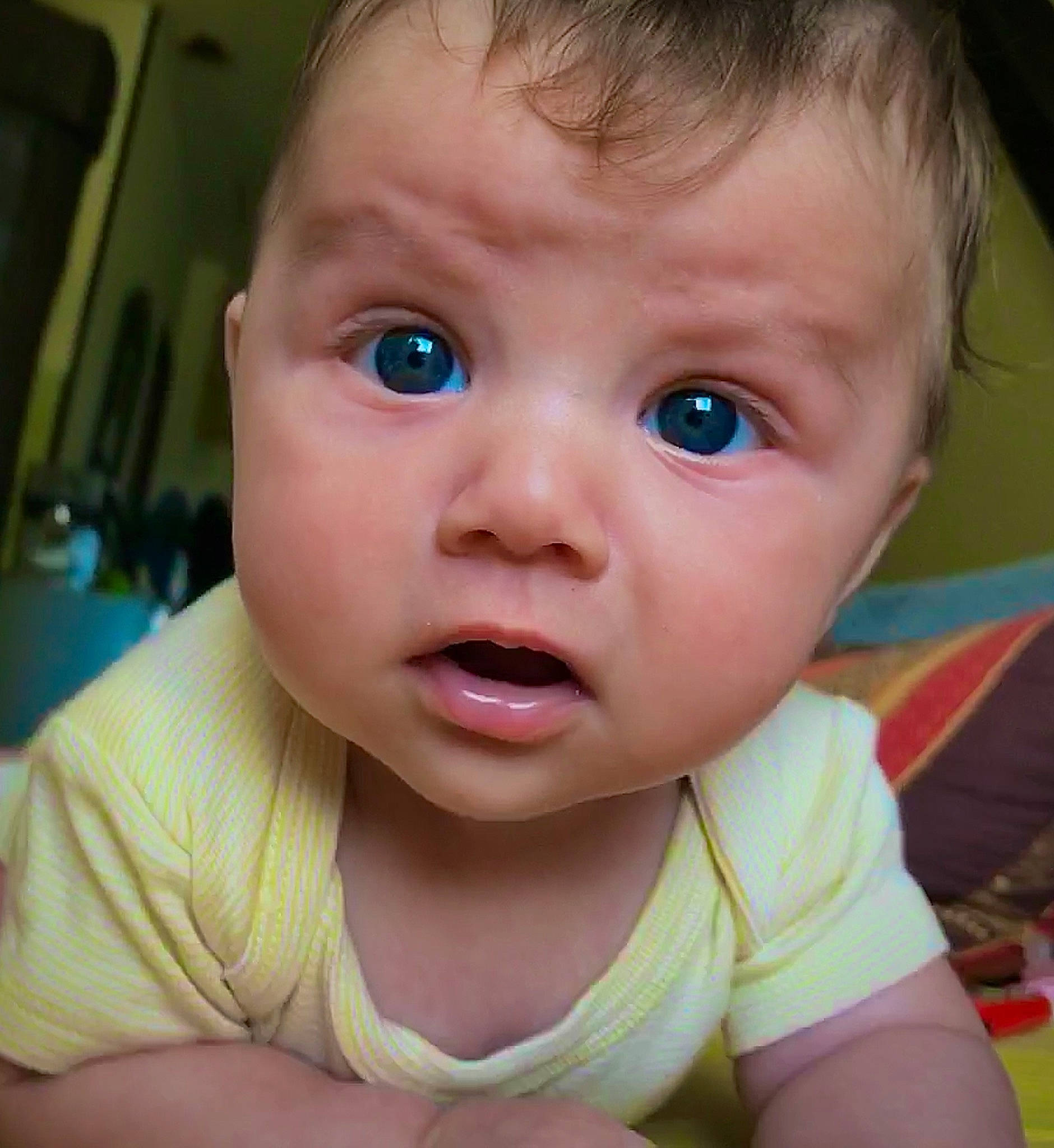 Léna participe au concours pour gagner de l'argent avec cette photo : baby, baby_toddler_clothing, cheek, close_up, ear, eyebrow, eyelash, forehead, fun, happy, human_body, iris, jaw, lip, mouth, nose, person, skin, smile, surprise