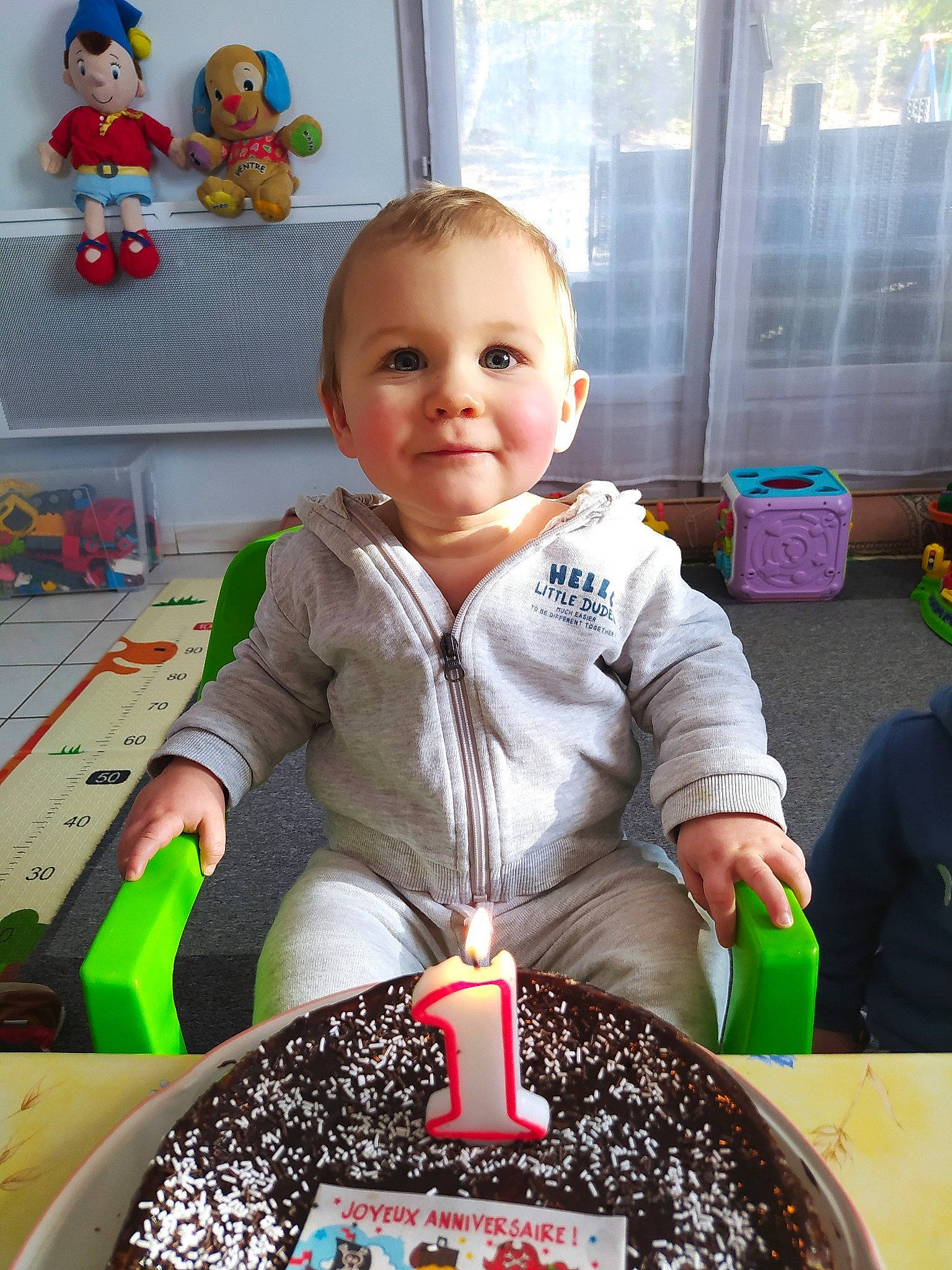 Nathan a rejoint le concours — aidez-le/la à gagner de superbes lots ! baked_goods, birthday, birthday_cake, birthday_candle, cake, cake_decorating, cake_decorating_supply, candle, child, dessert, event, food, fun, icing, joy, person, plate, smile, sugar_cake, table