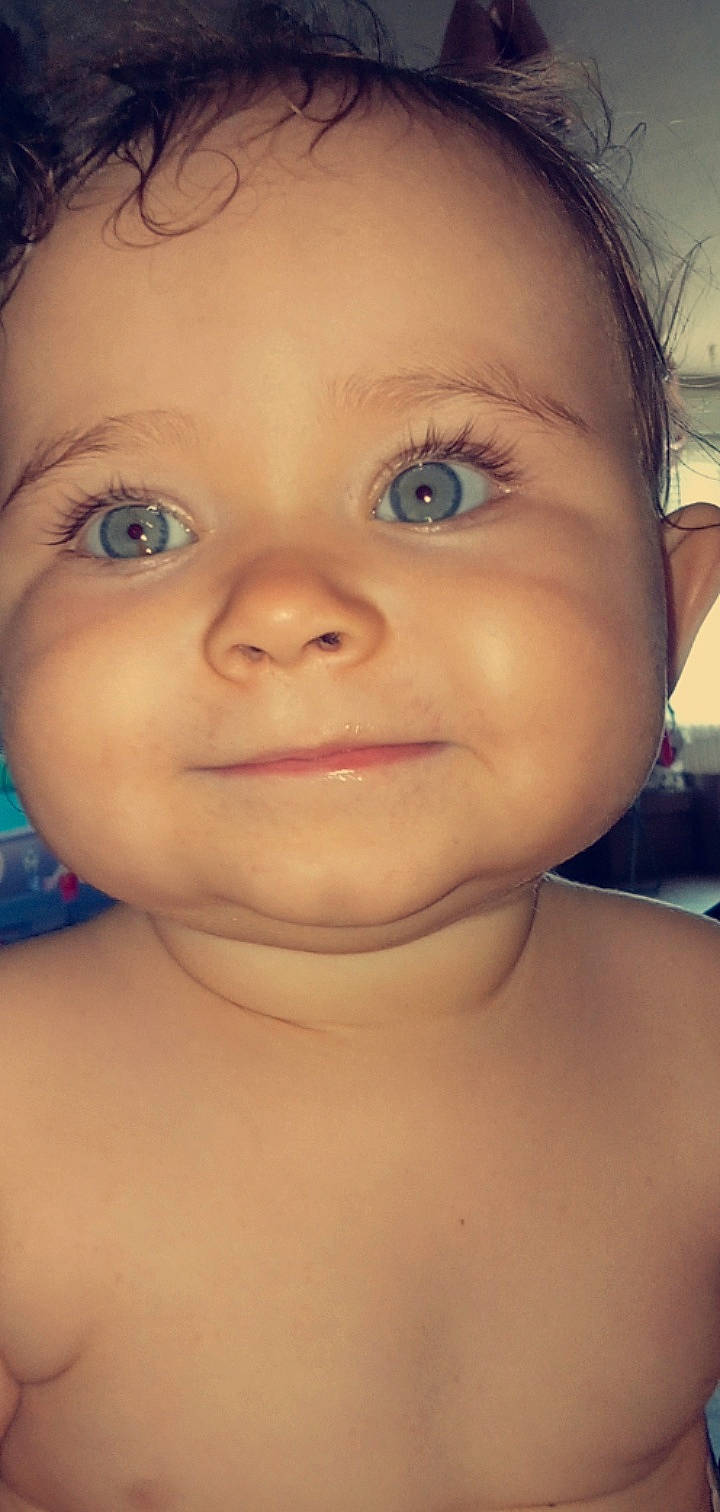 Phoebee a rejoint le concours — aidez-le/la à gagner de superbes lots ! baby, cheek, chest, chin, ear, eyebrow, eyelash, forehead, happy, human_body, iris, jaw, lip, mouth, muscle, neck, nose, person, skin, smile