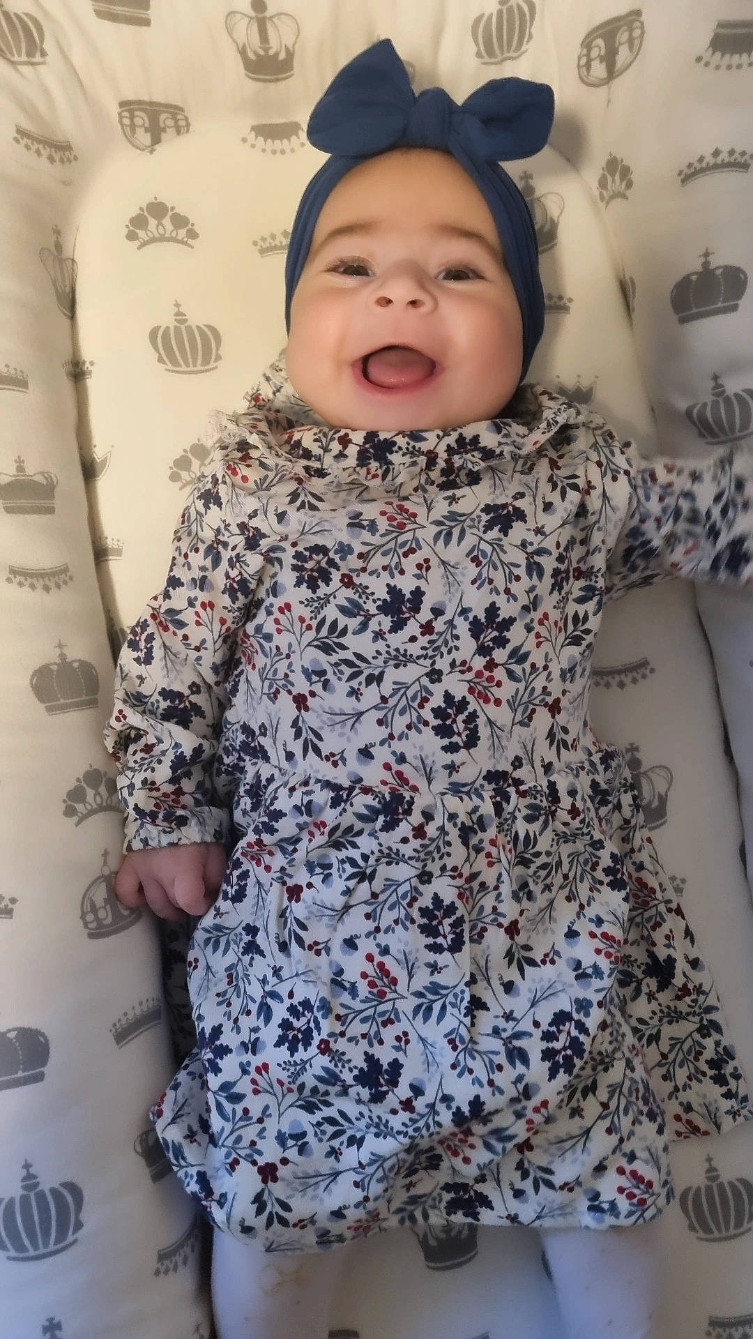 Lucie participe au concours pour gagner de l'argent avec cette photo : baby_toddler_clothing, eye, face, facial_expression, fashion, finger, flash_photography, gesture, happy, head, human_body, neck, outerwear, person, photograph, pink, shoulder, skin, sleeve, smile