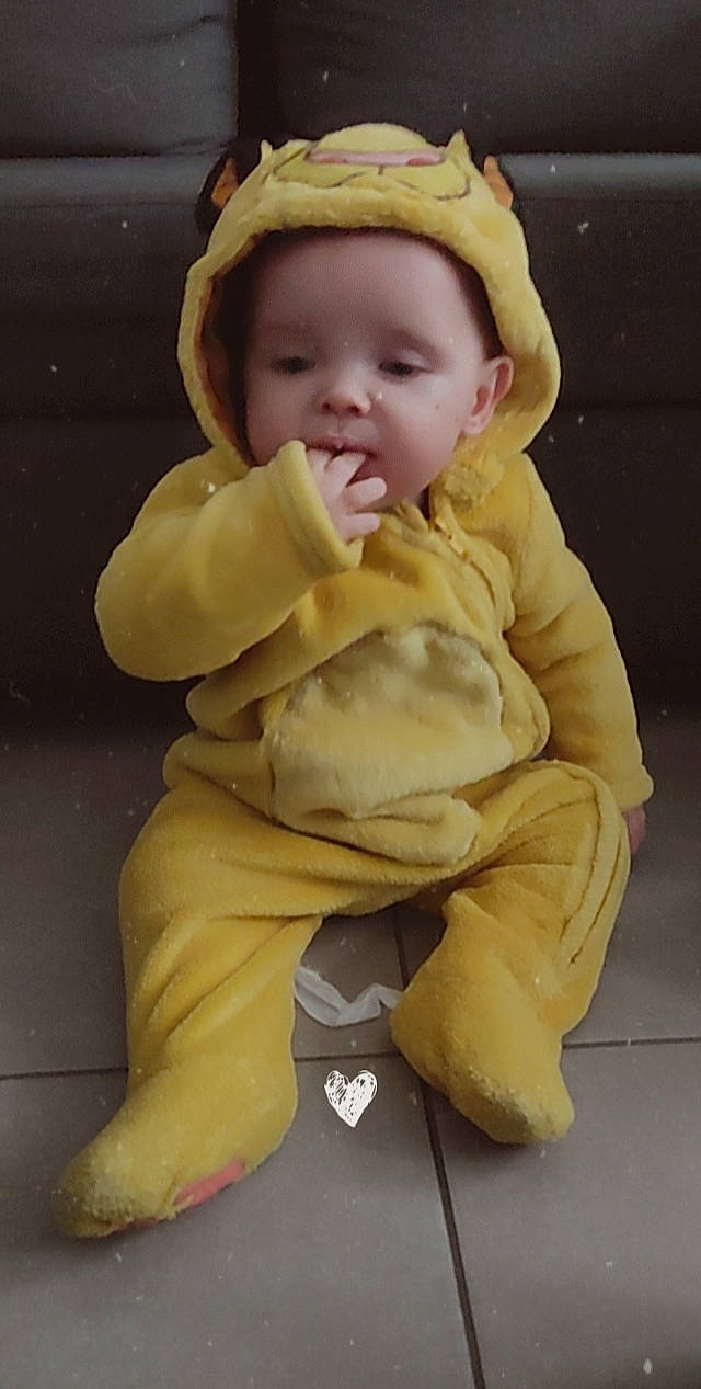 Sylvain Junior a rejoint le concours — aidez-le/la à gagner de superbes lots ! baby, baby_toddler_clothing, cap, cheek, child, comfort, eye, face, finger, fur, gesture, happy, lip, nose, outerwear, person, sitting, skin, sleeve, thumb