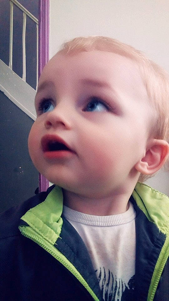 Timeo participe au concours pour gagner de l'argent avec cette photo : beauty, cheek, child, chin, close_up, ear, eye, eyebrow, face, forehead, hair, head, human_hair_color, infant, lip, mouth, nose, person, pink, skin