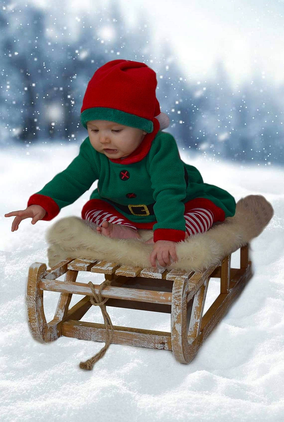 Lily-rose a rejoint le concours — aidez-le/la à gagner de superbes lots ! baby_toddler_clothing, chair, child, comfort, event, freezing, fun, happy, head, headwear, holiday, leisure, people_in_nature, person, product, recreation, sled, snow, toddler, vehicle