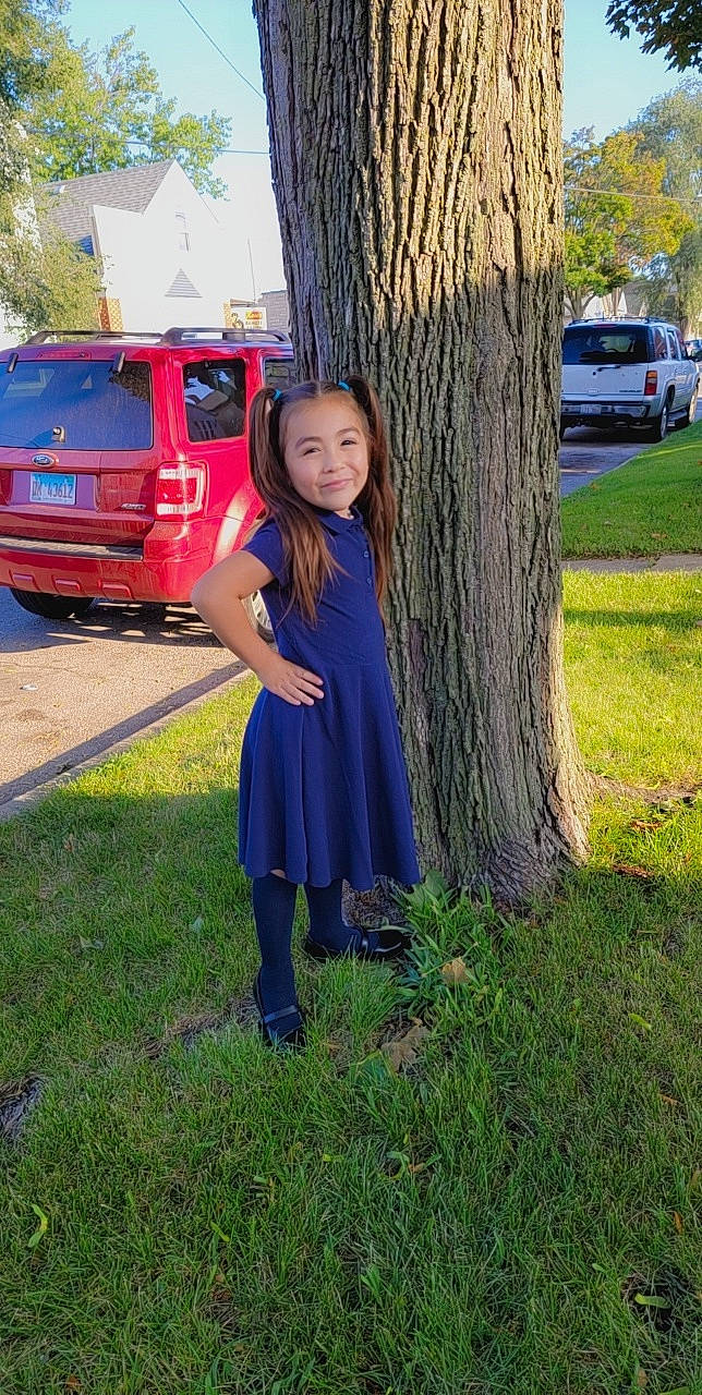 Angelina is registered to the contest to win money with this photo: automotive_exterior, automotive_wheel_system, car, electric_blue, fun, grass, joy, land_vehicle, leisure, motor_vehicle, people_in_nature, person, plant, t_shirt, tints_and_shades, toddler, tree, trunk, vehicle, vehicle_door