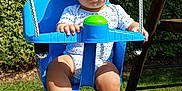 Rafael a rejoint le concours — aidez-le/la à gagner de superbes lots ! baby, child, swing, outdoor, grass, greenery, cap, sunlight, shadow, blue_sky, summer, playground, person, legs, feet, clothing, toy, nature, daytime, expression
